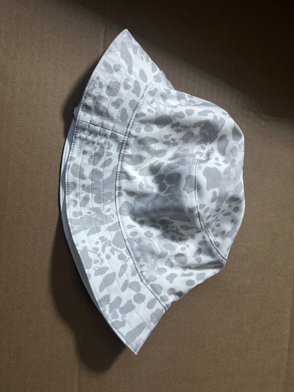 L/XL Lululemon Both Ways Reversible Bucket Hat White/Cheetah Camo Antique White