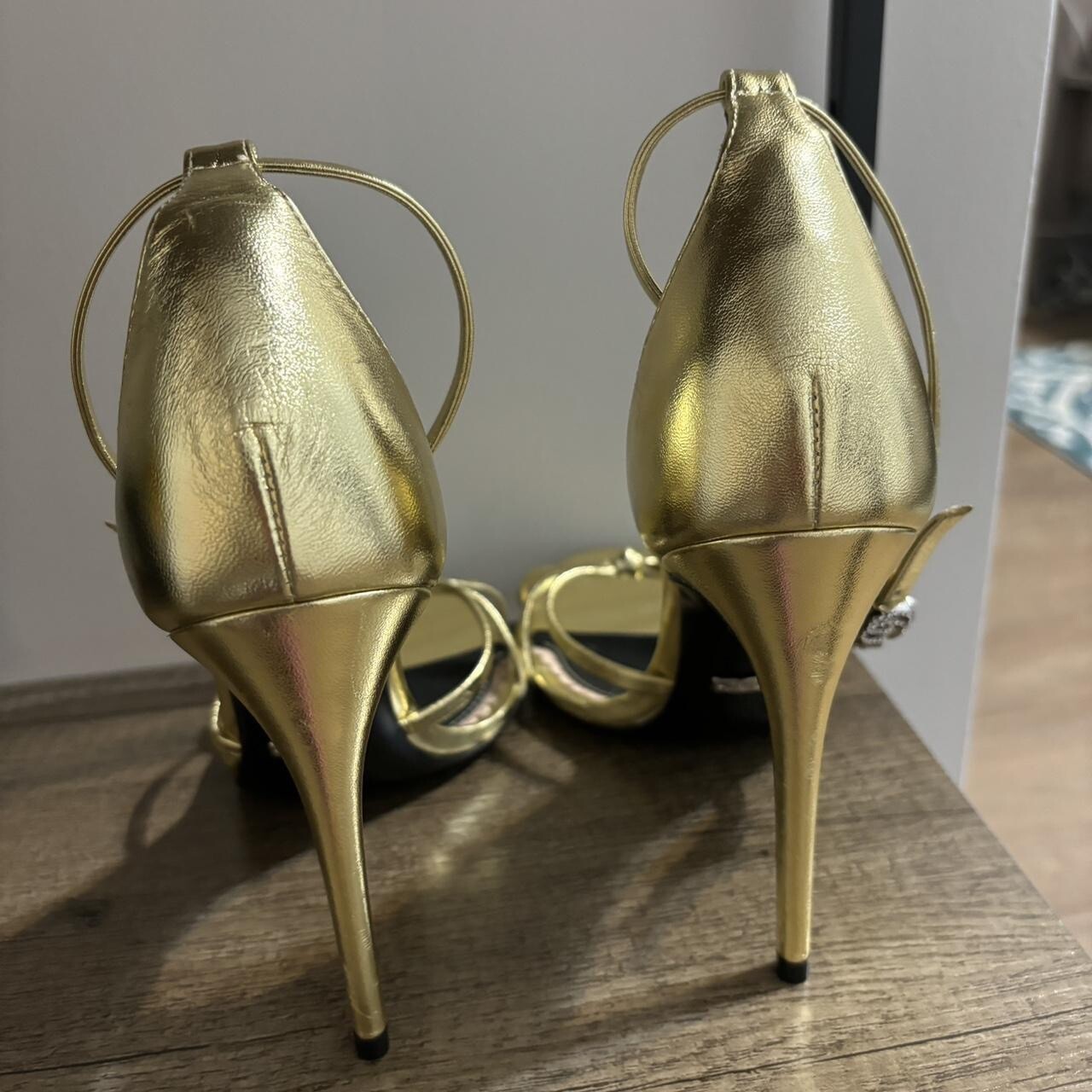 Gucci Women’s Gold Ilse Metallic Leather 110m Heel Sandal Shoes Size 36 1/2