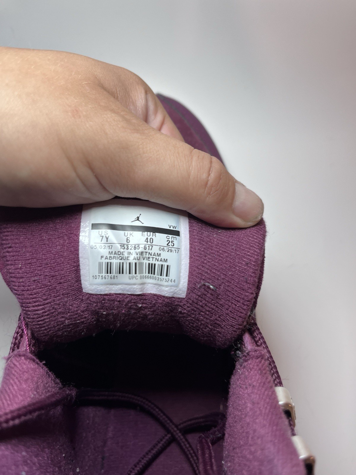 JORDAN RETRO 12 BORDEAUX SIZE 7Y 153265-617