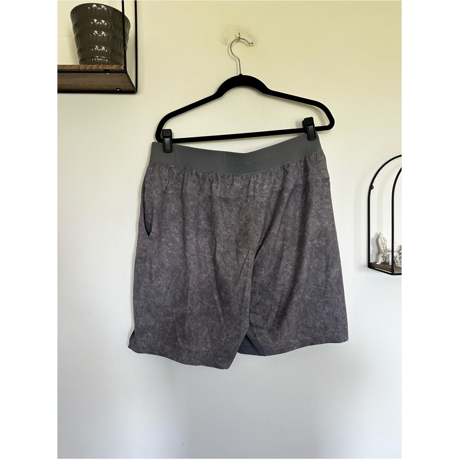 Lululemon Men’s T.H.E. Short Linerless Gravel Gray Athletic Shorts Size XL