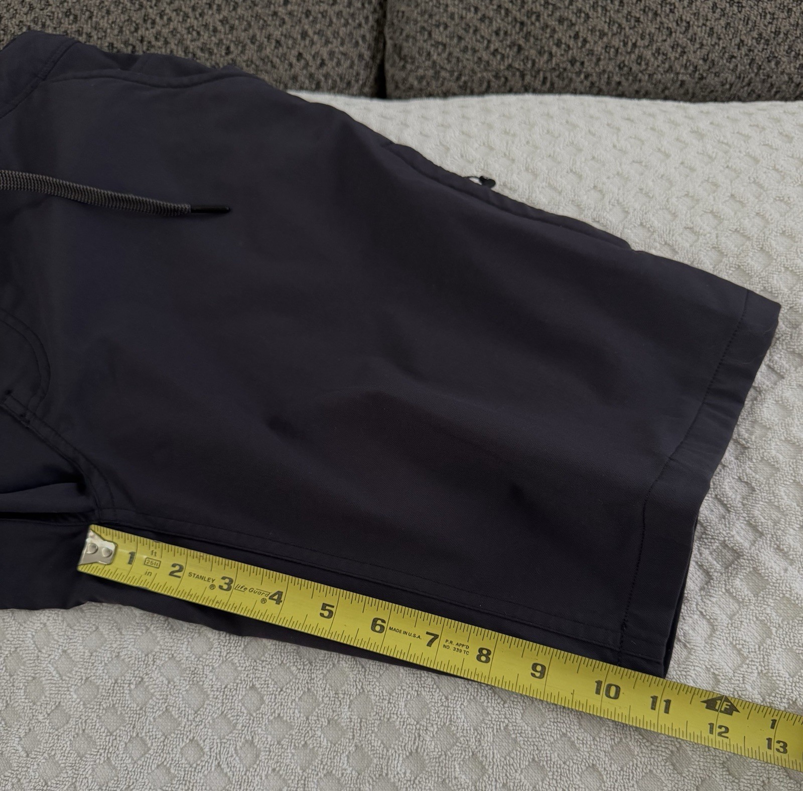 686 Everywhere Hybrid Short Relaxed Fit Size 34 Navy Blue 11” Inseam 10 Pockets