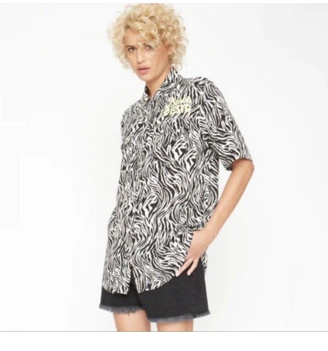 Sandrine Rose Short Sleeve Zebra Print With Pearl Buttons Size Small