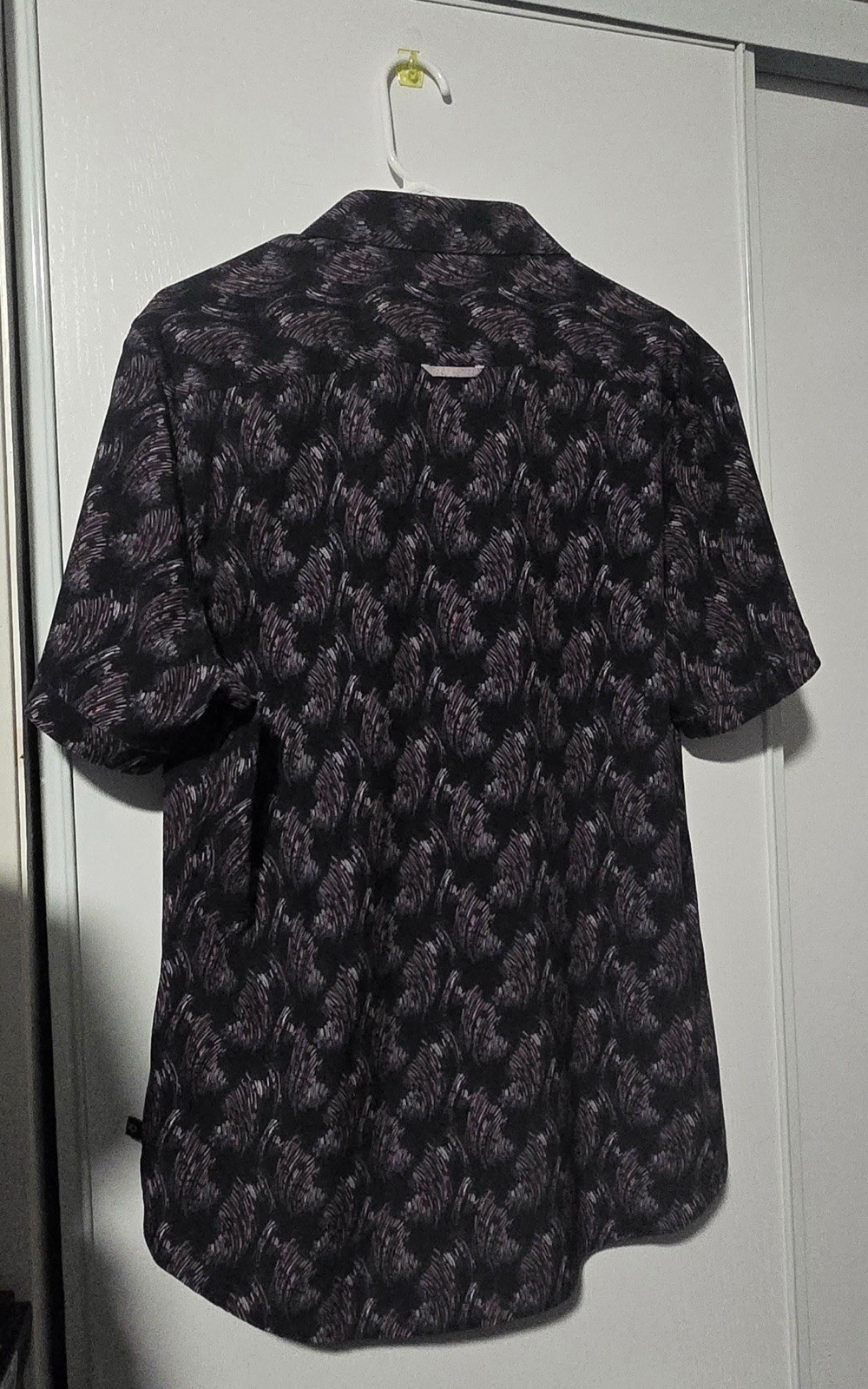 7 Diamonds Men’s L Short Sleeve Button-Up Shirt Abstract Stretch Black/Purple