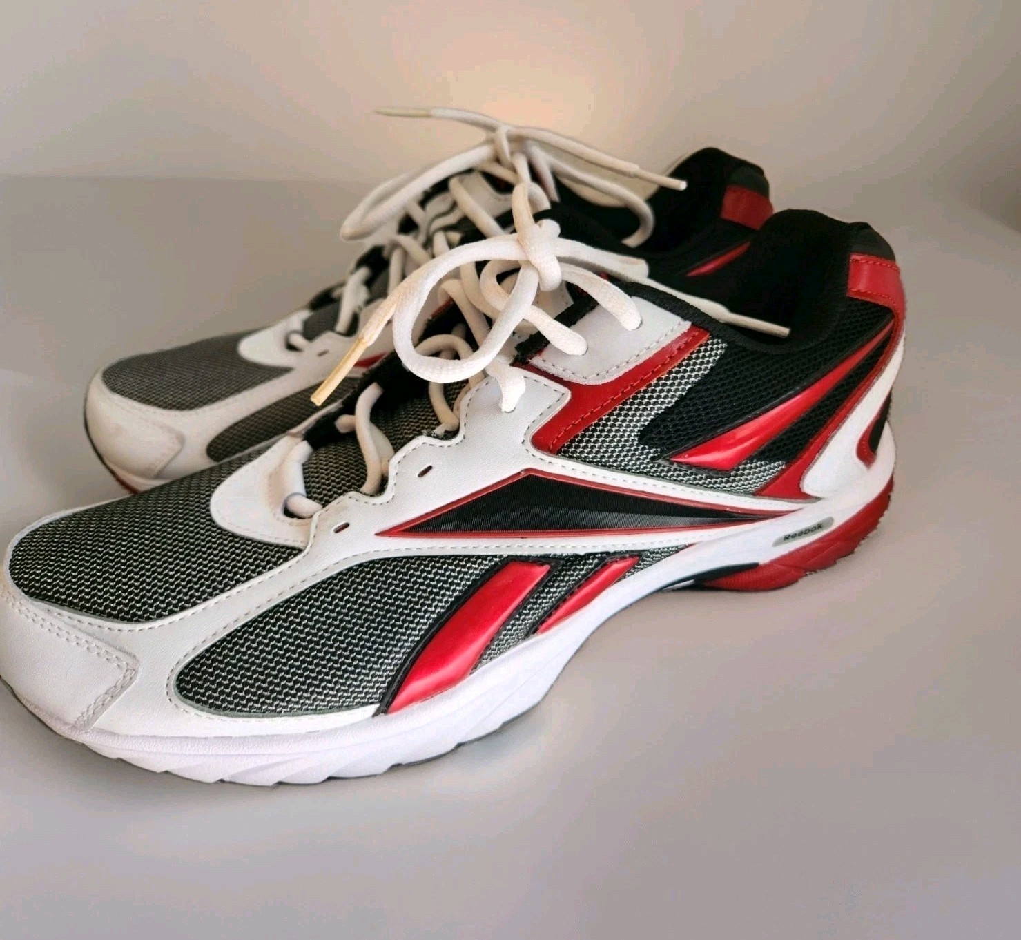 Reebok Men’s Size 10.5 ~ Reebok Sneakers Pheehan Run Leather Mesh Red Black