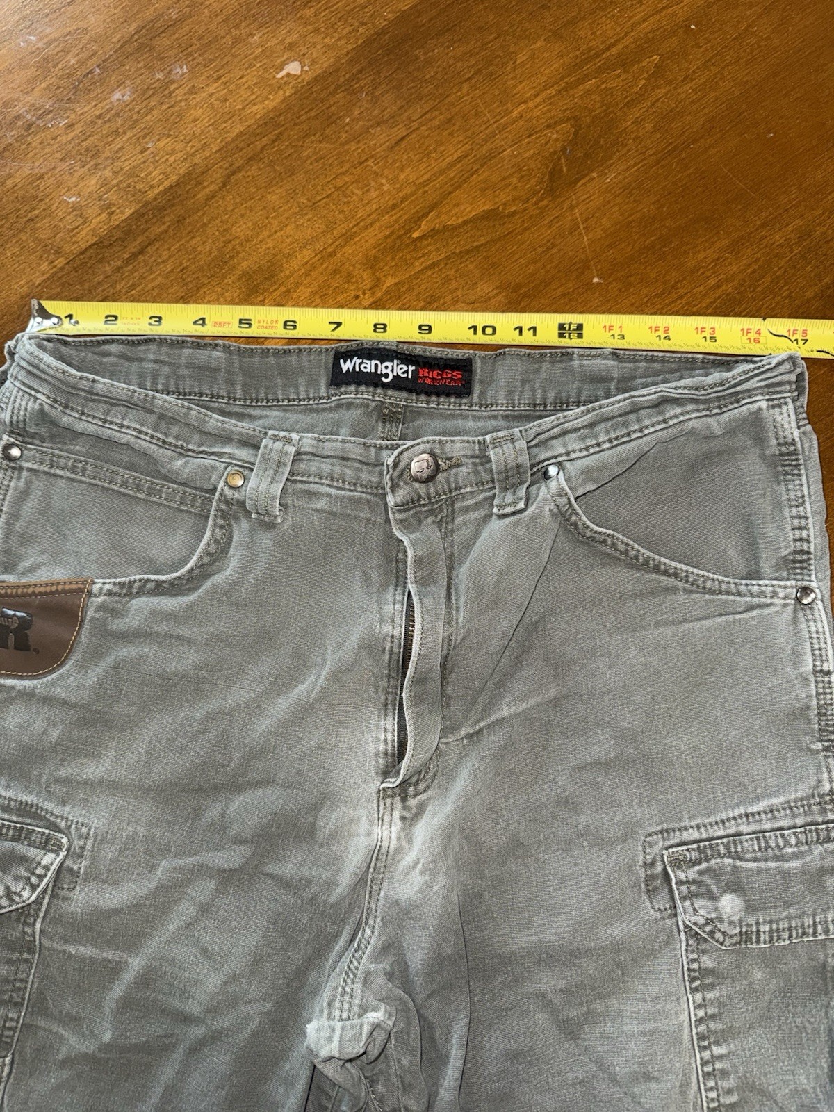 Wrangler Riggs Workwear Men’s Gray Canvas Cotton Cargo Shorts 10″ Inseam