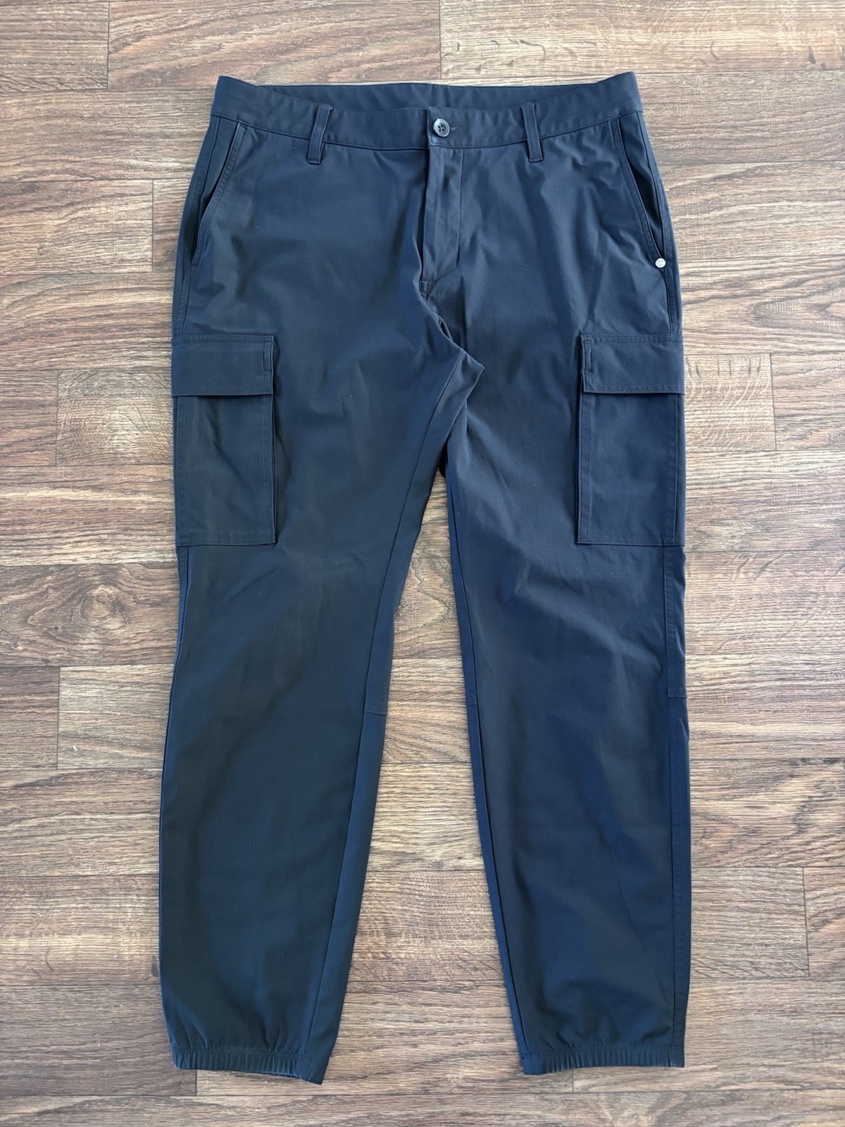 Vuori Men’s Meta Performance Cargo Pants Joggers Black 33