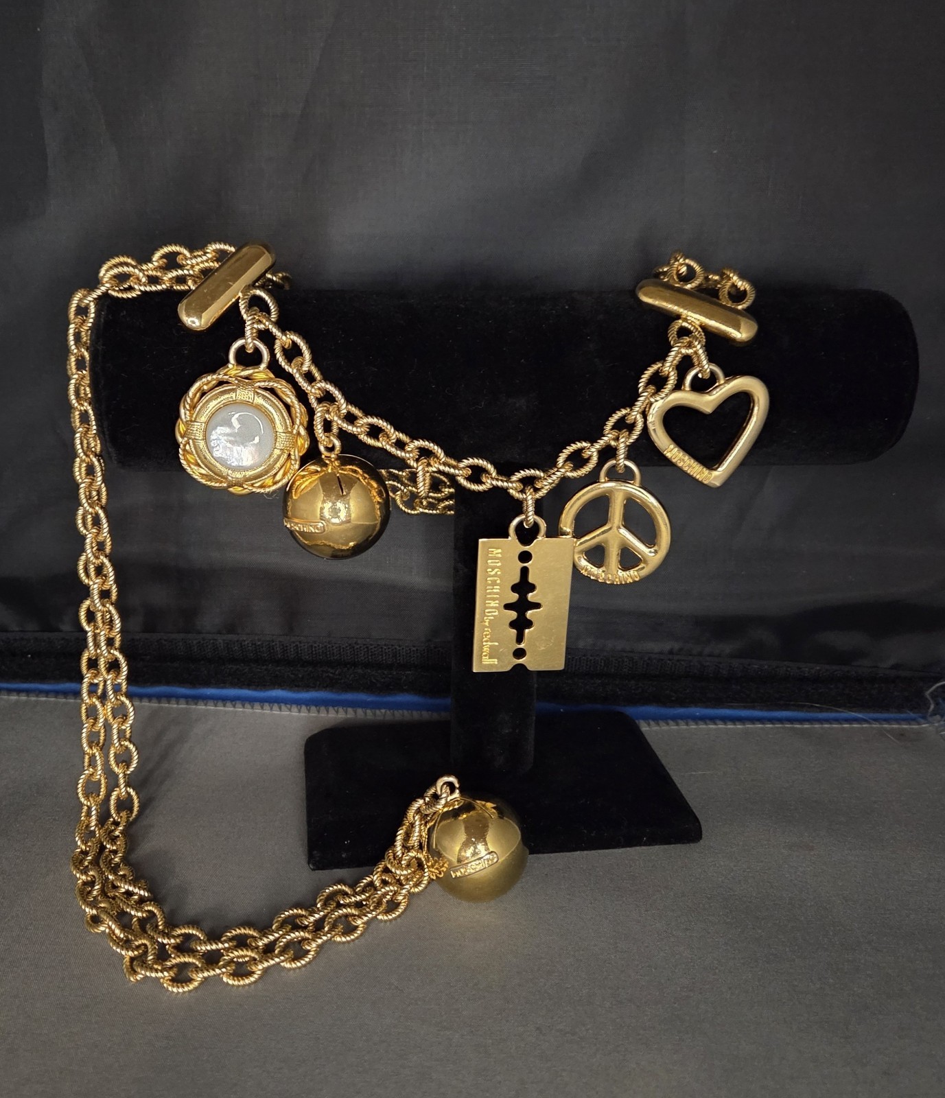 MOSCHINO By REDWALL GOLD CHARM BELT/ NECKLACE CHUNKY & BEAUTIFUL
