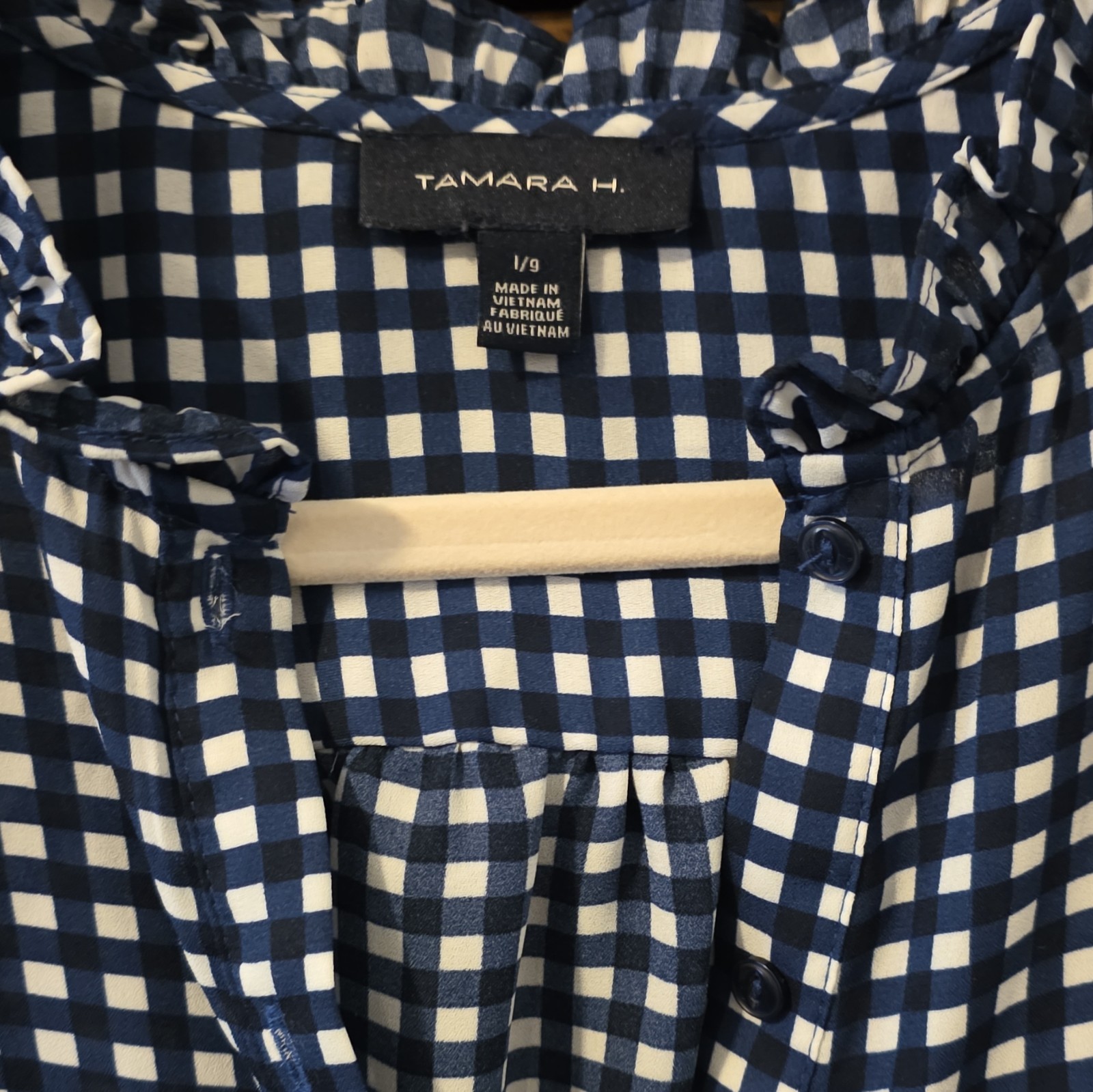 Tahari H. Women’s Blue/White Gingham V-Neck Sleeveless Ruffle Blouse Polyester L