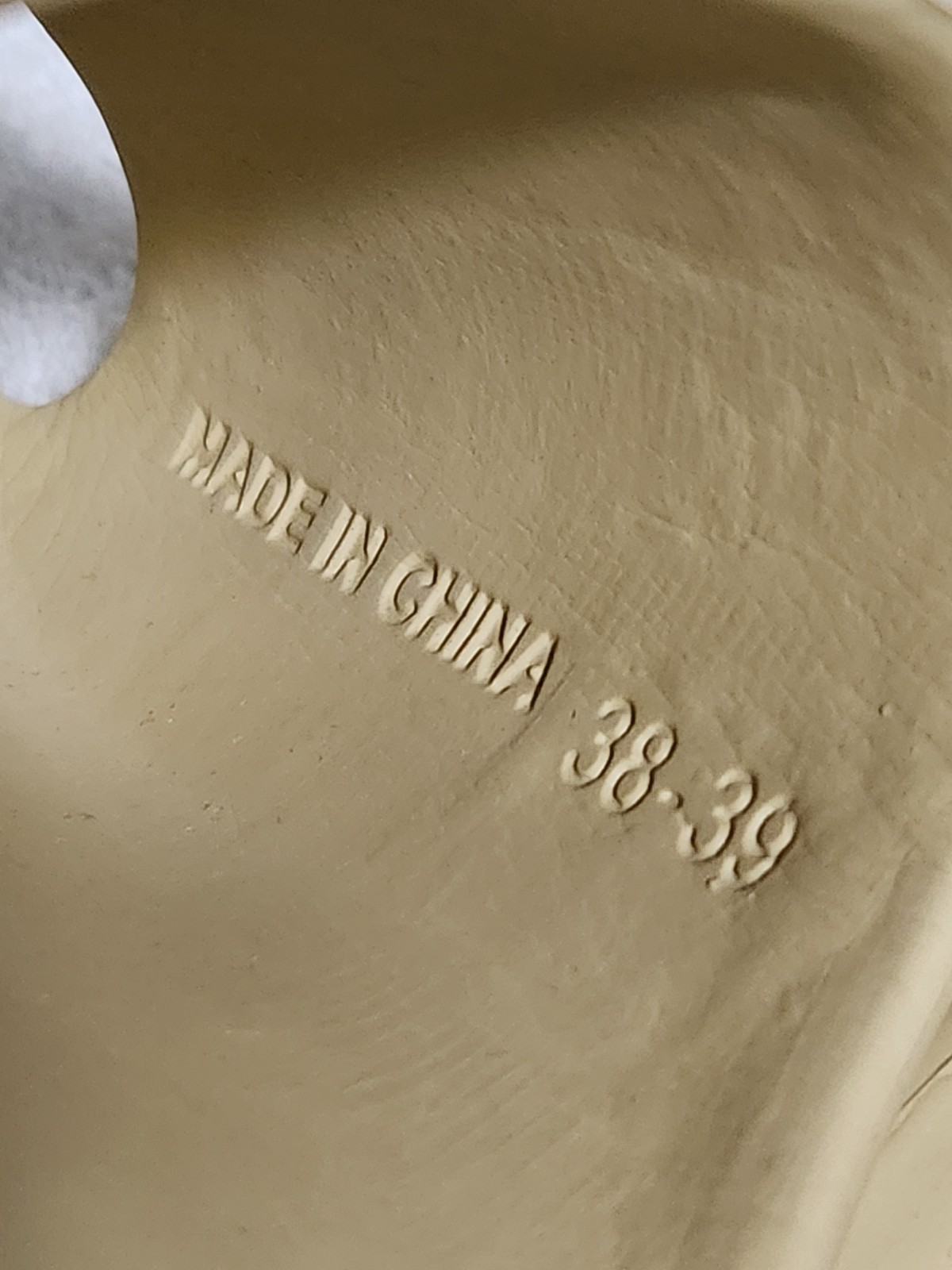 adidas Yeezy Slide Bone (2022/2023 Restock) FZ5897 US 38-39 Men’s 7 Women’s 8.5