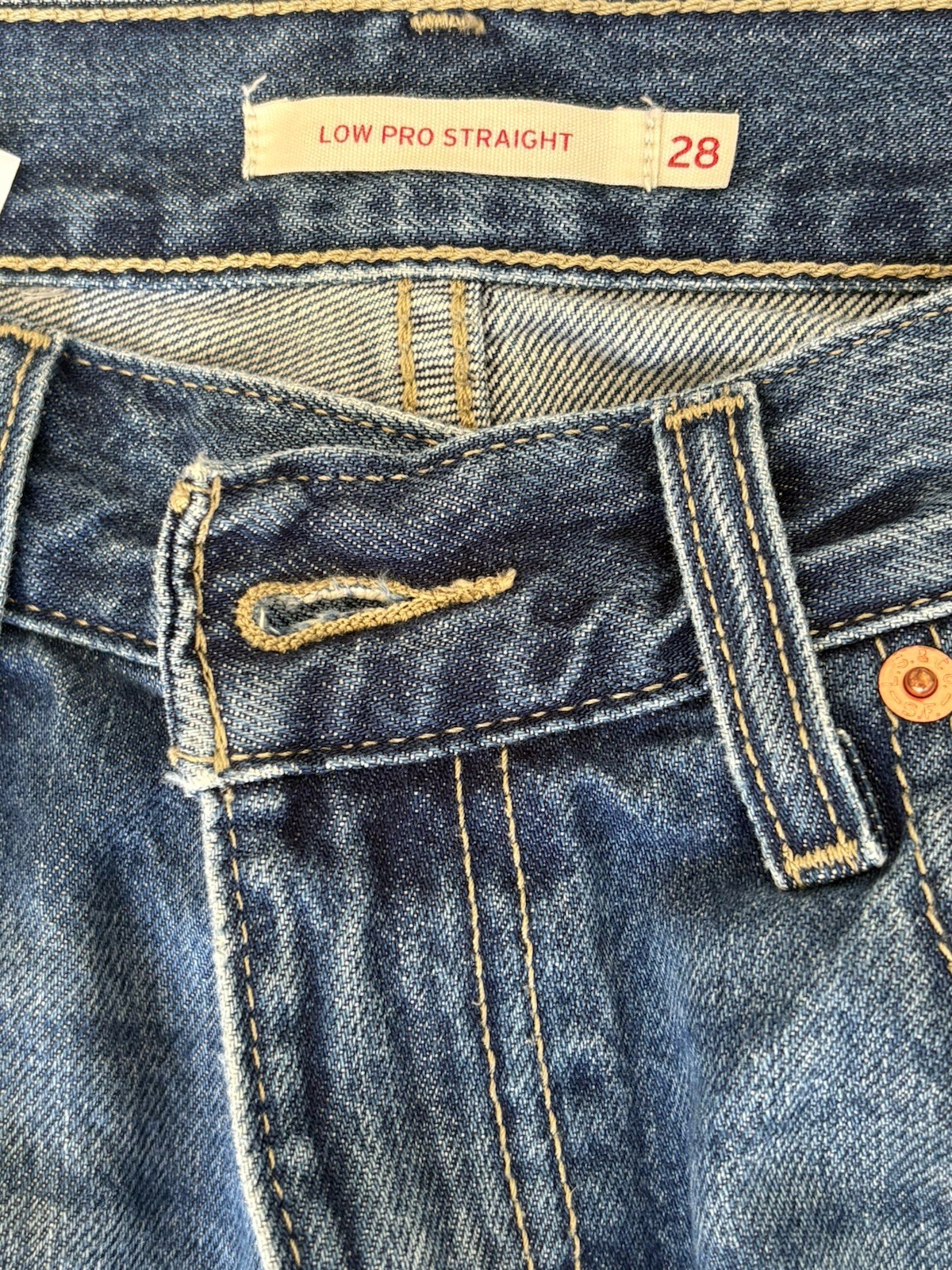 Levi’s Low Pro Straight Jeans Light Wash Denim Distressed Women’s Size 28