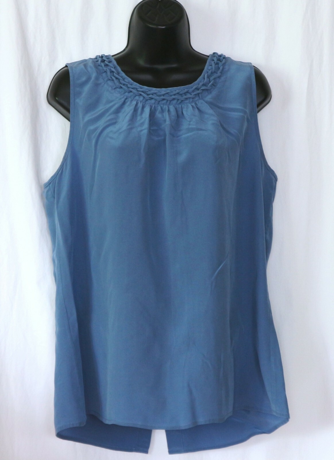 TALBOTS Slvlss Blue Silk Back Button Blouse 41 In Chest 26.5 In Long Sz 16 EXC
