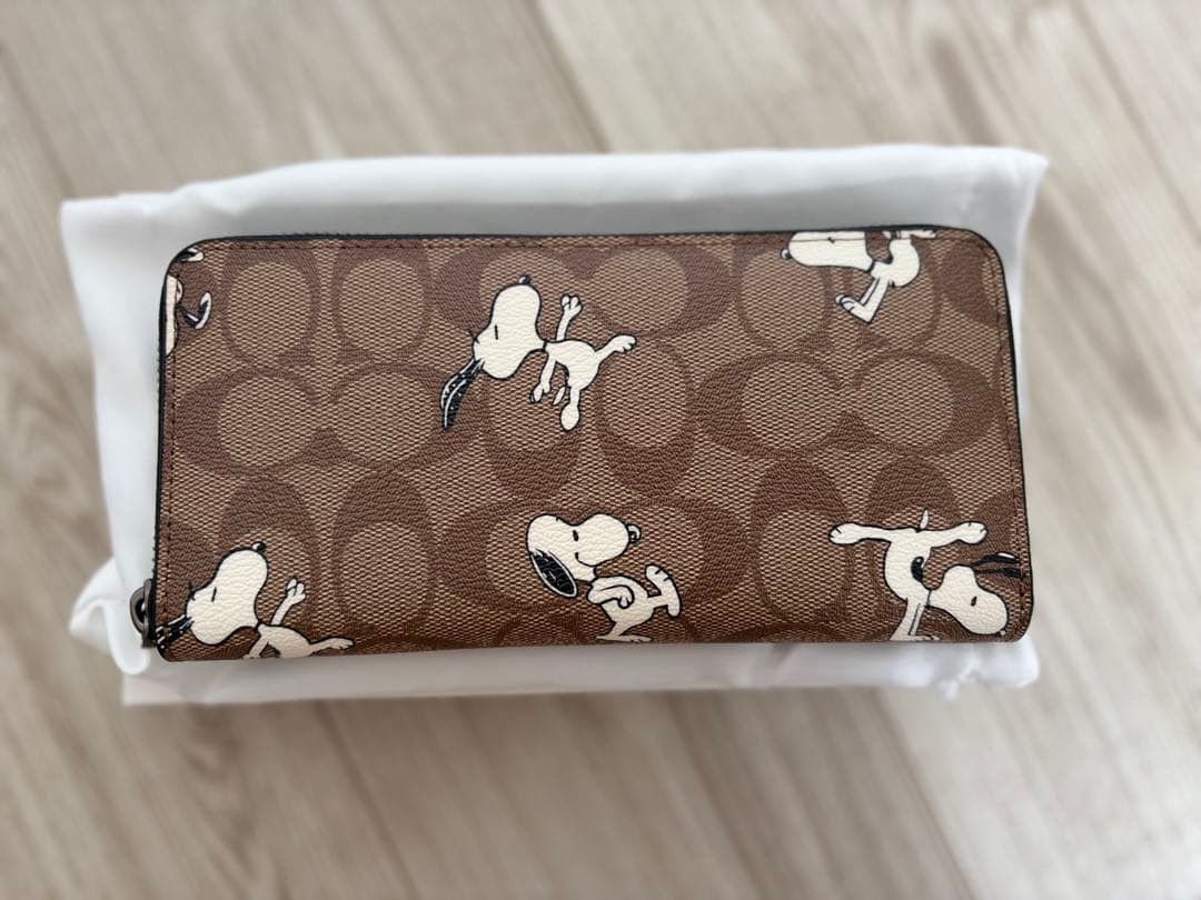 Brand New Unused COACH Snoopy Long Wallet Signature Coach