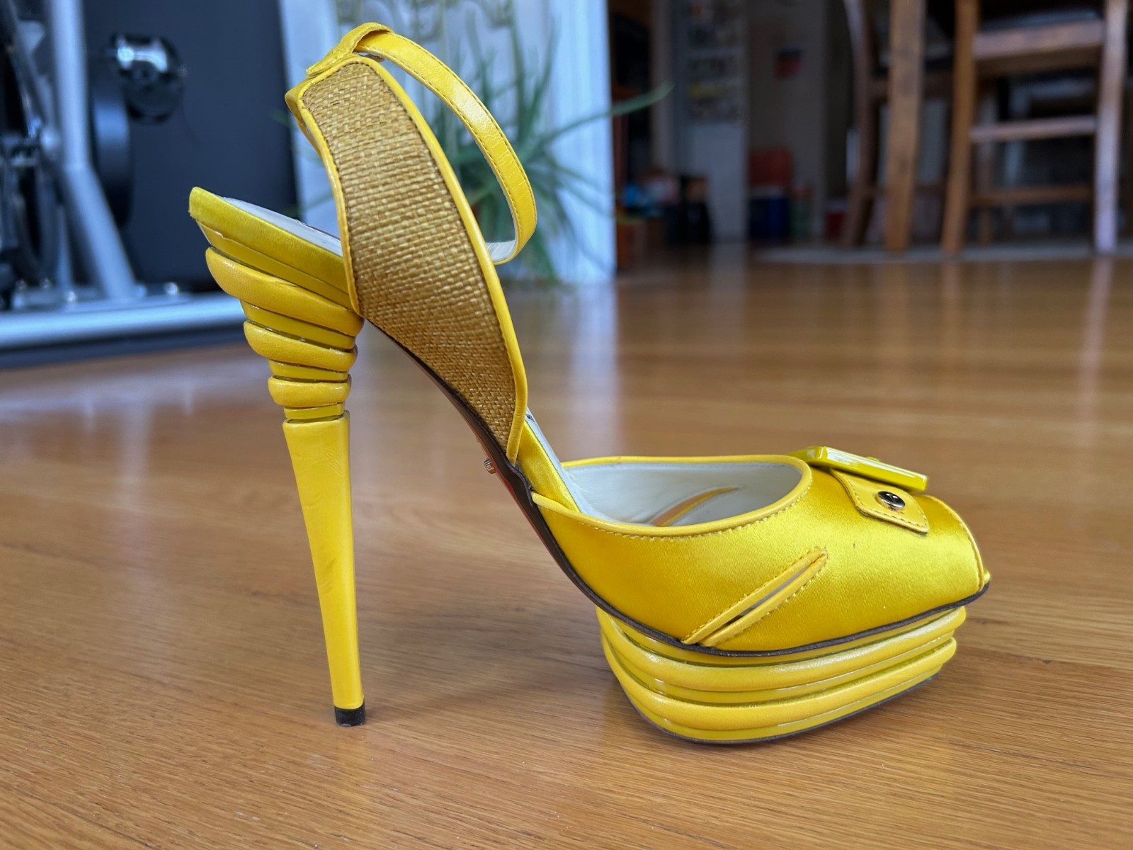 CESARE PACIOTTI Yellow Satin Slingback Pumps Stacked Heel Size 7 IT 37 Very Good