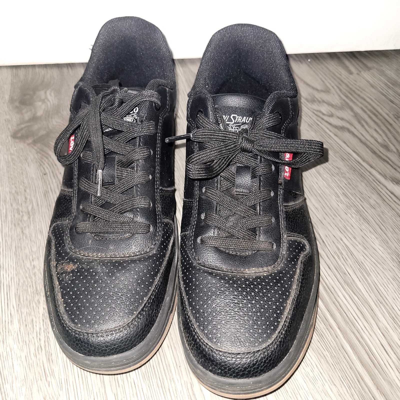 Levi’s Black Low Top Sneakers Two Horse Brand Lace Up Synthetic Rubber