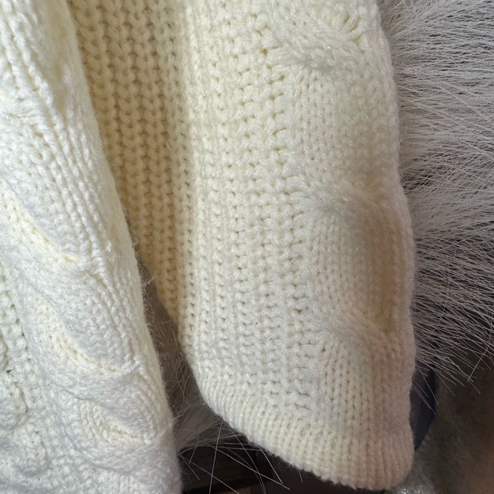 Women’s Cream Cable Knit Sweater