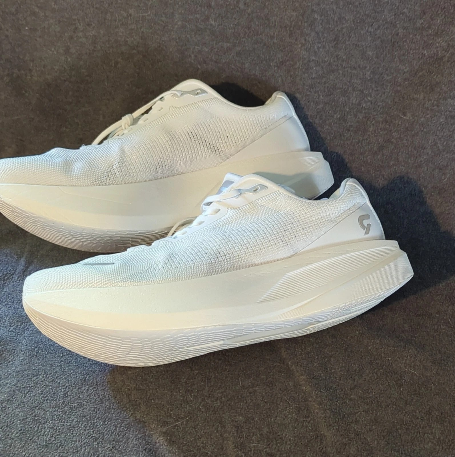 DYNAFISH Xiaonian Men’s US Size 10.5 White Running Shoe
