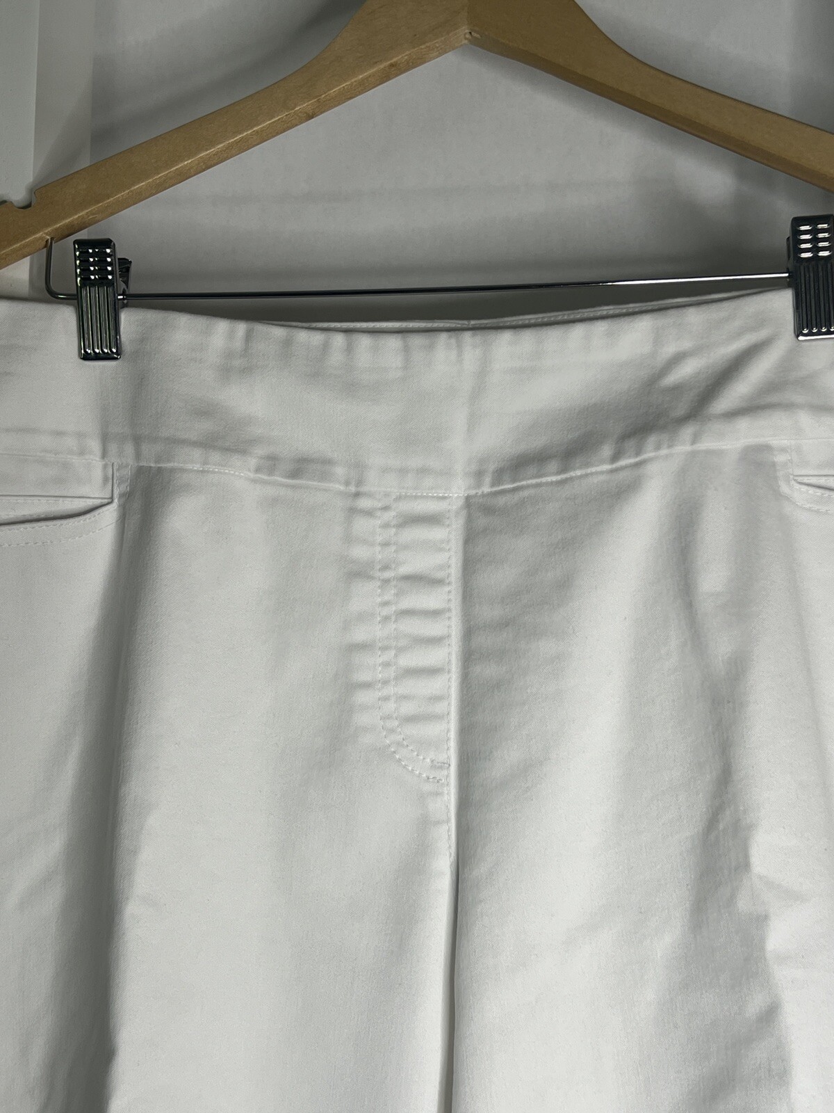 Westbound Crop Pants Woman 20W White Stretch Pockets 21 in Inseam Med Wt Fabric