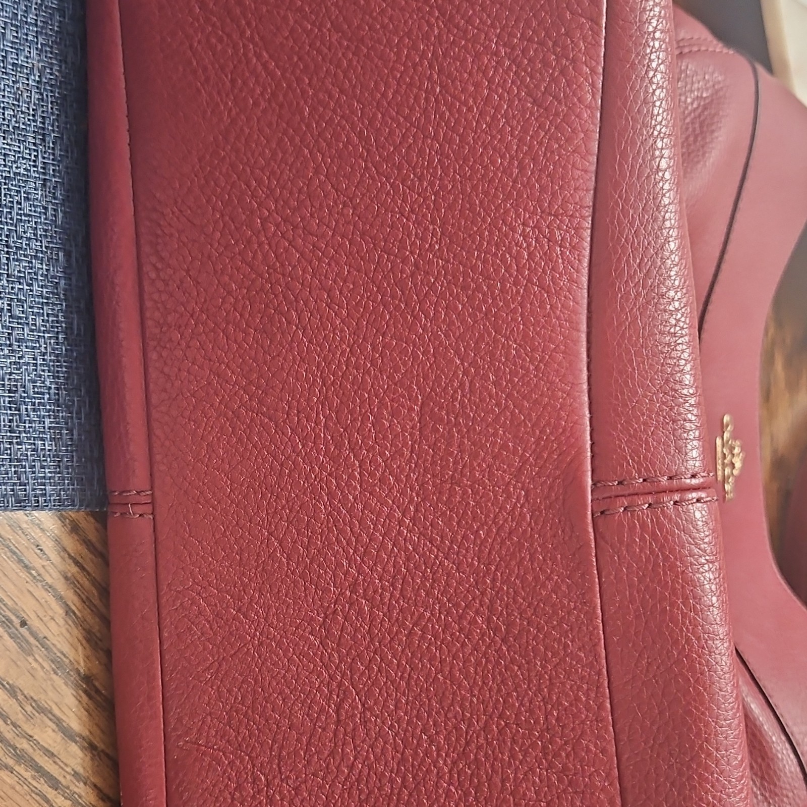 Coach Burgundy Pebbled Shoulder Bag Zip Gold Hardware Bag Charm Inner Pockets