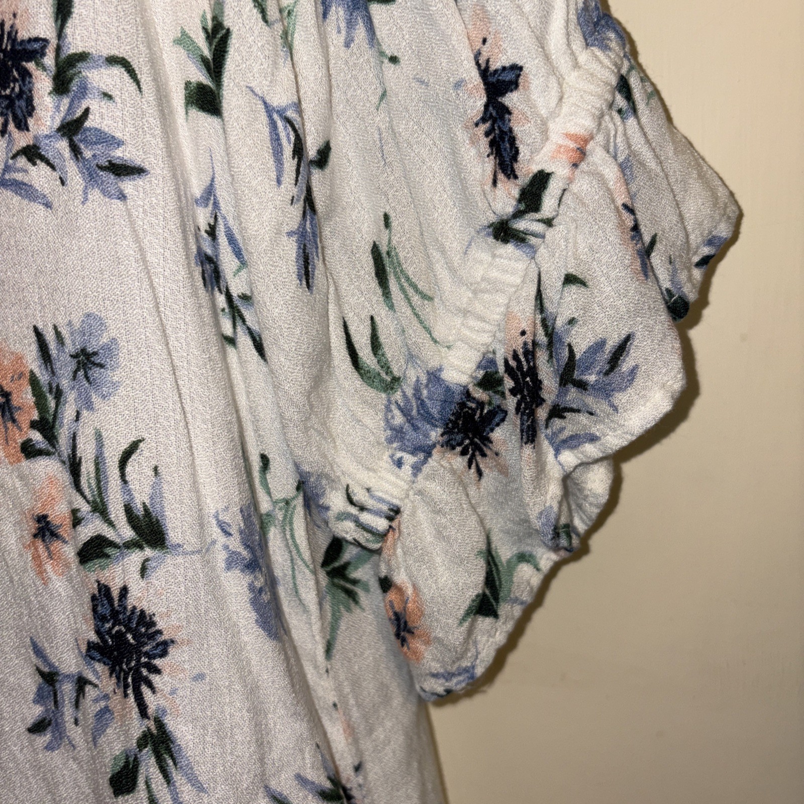 Ladies Lucky Brand Small Short Sleeve Multi Colored Vneck Blouse