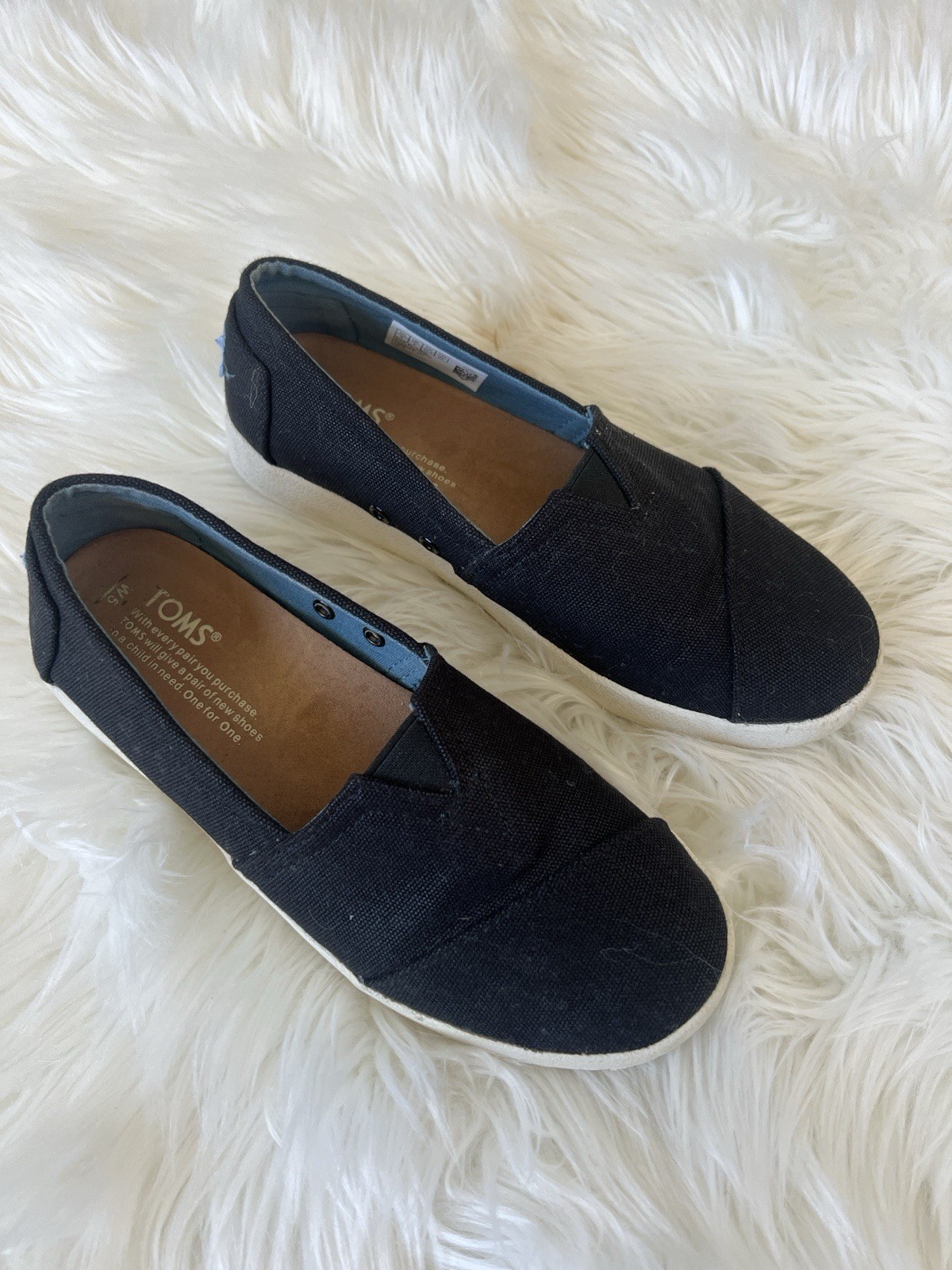 TOMS Black Canvas Slip-On Flats Round Toe Logo Accent Women’s US 5 EU 35.5