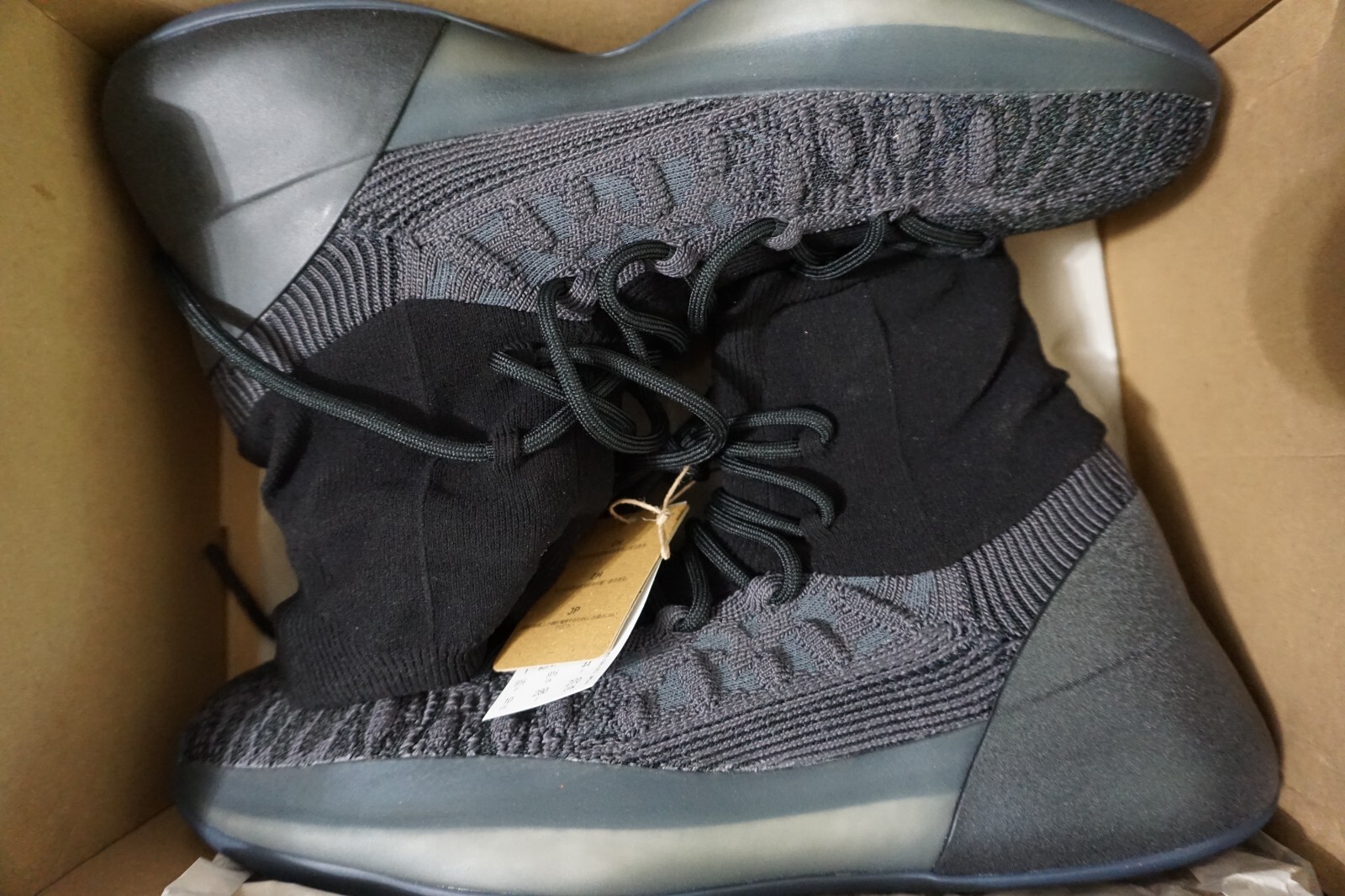 Size 10 – adidas Yeezy Basketball Knit Onyx
