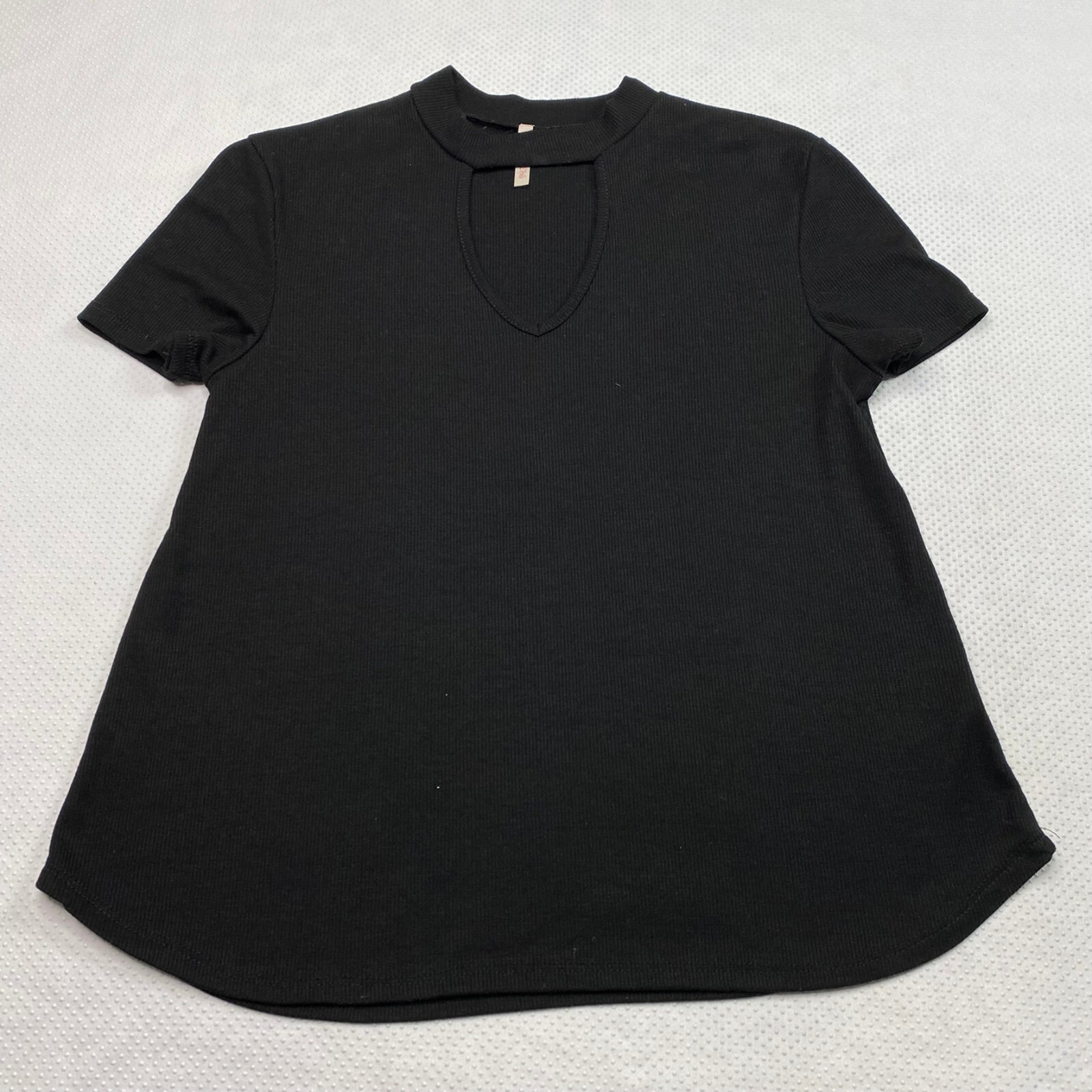 Lime n Chili Womens Top sz M Short Sleeve Keyhole Minimalist Sleek Night Out