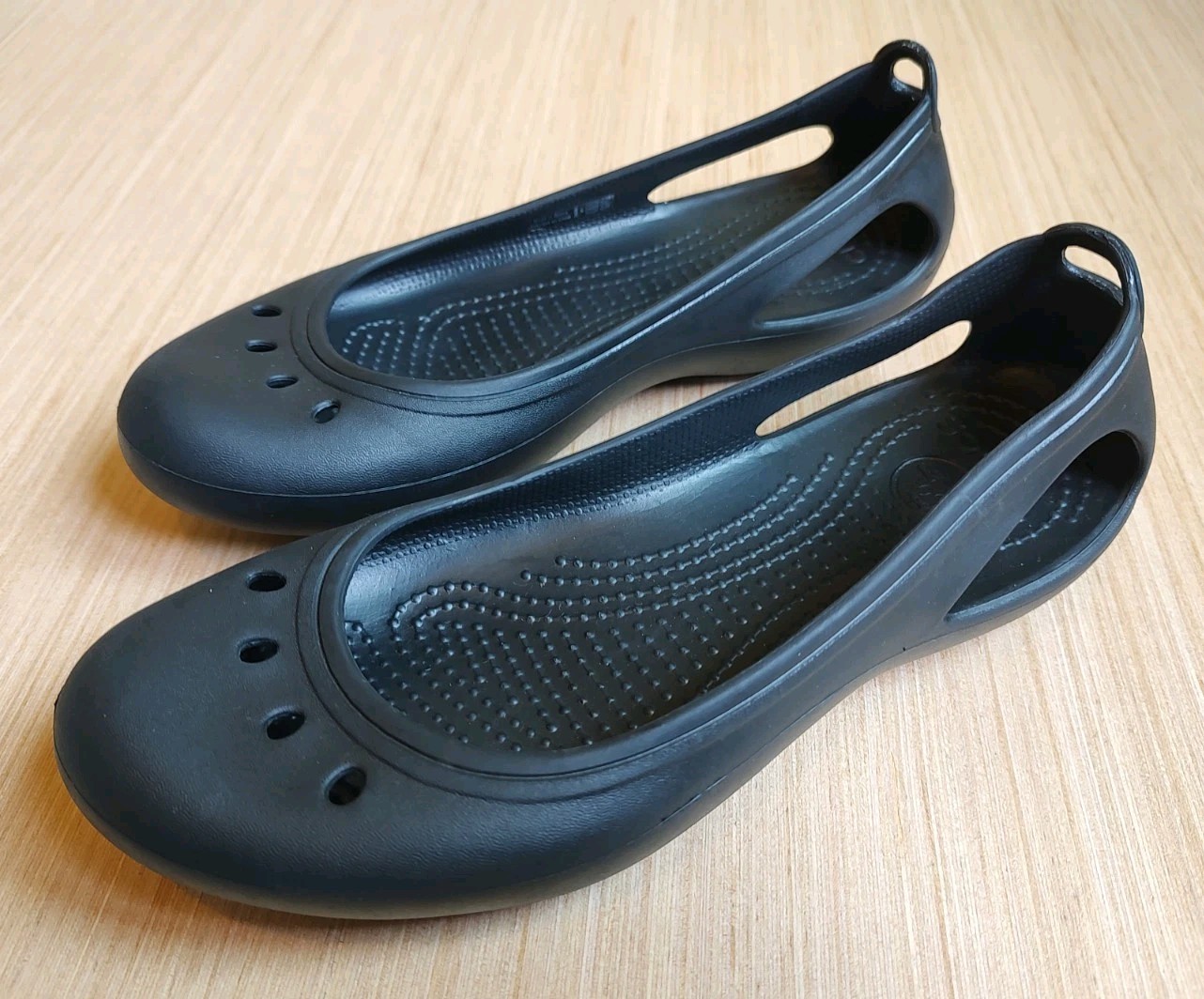 Crocs Women’s Kadee Ballet Flats Black Cut Out Details Size 7 NEW Shoes Flat