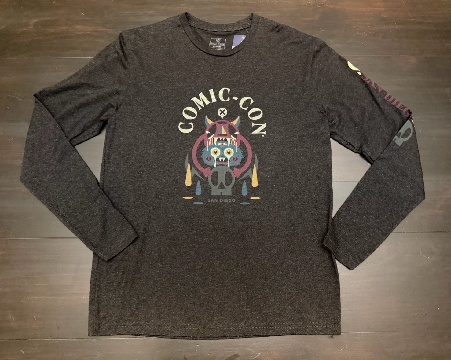 NWT! [M] San Diego Comic Con SDCC LS T-shirt Black Neon Eye Official Merch $45