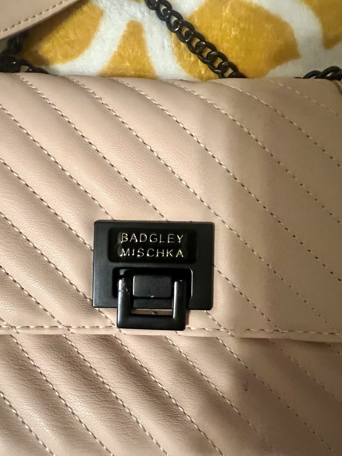 Badgley Mischka Beige Quilted Crossbody Bag Black Chain Strap, Zip Turn Lock