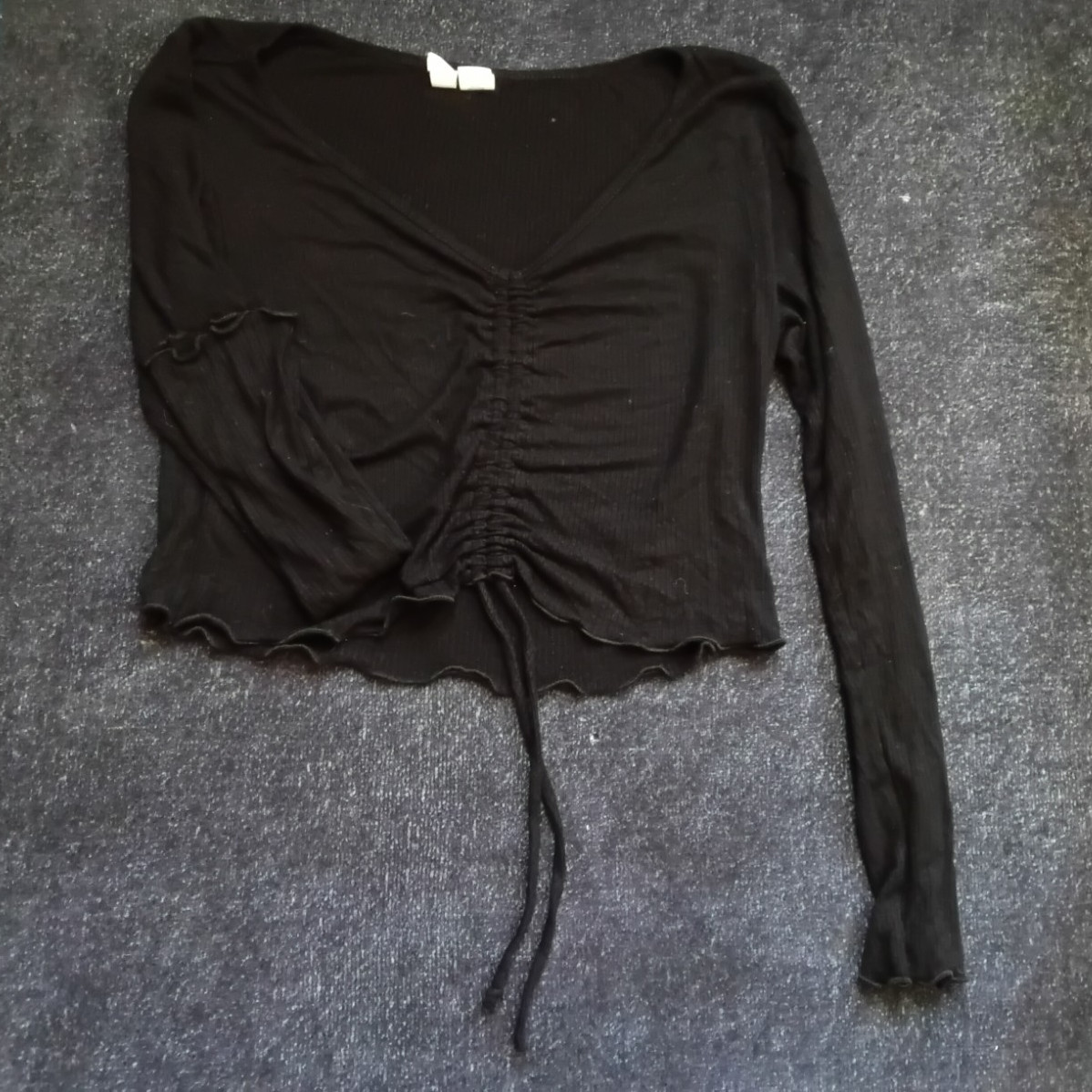 Black Solid V-Neck Cropped Top Long Sleeve Ruched Drawstring Ruffle Accent L