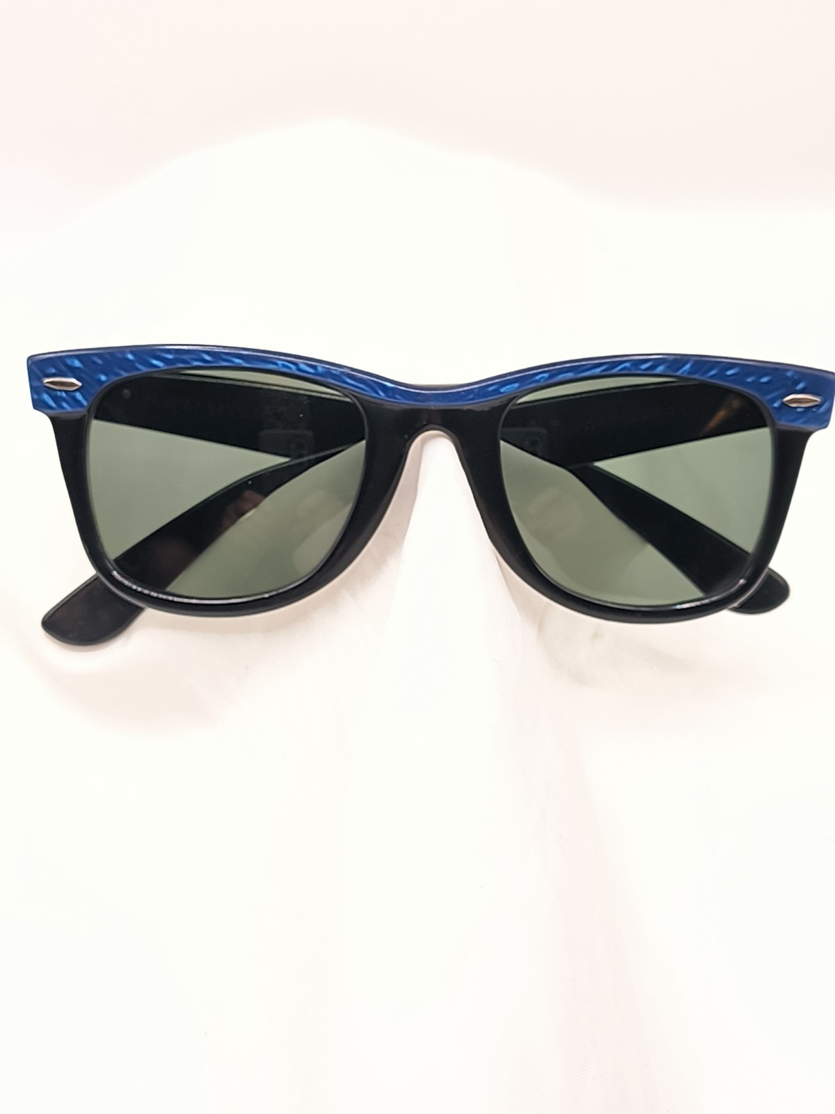 These are vintage B&L Ray-Ban L1723 Wayfarer sunglasses