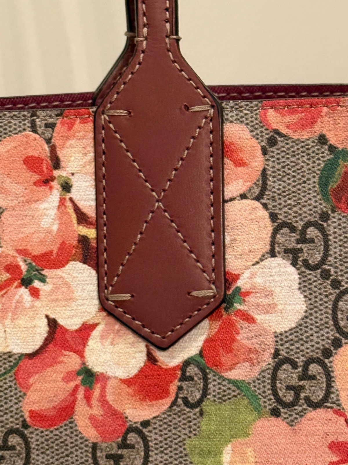 Gucci Reversible Tote Blooms GG Print Leather Medium, Never used!