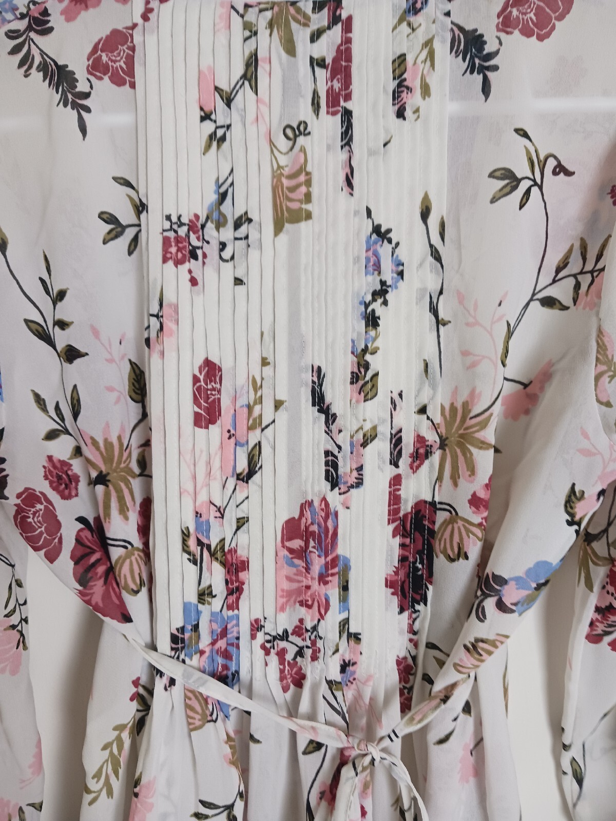 American Rag white/burgundy/pink floral tuxedo front tie back blouse Small
