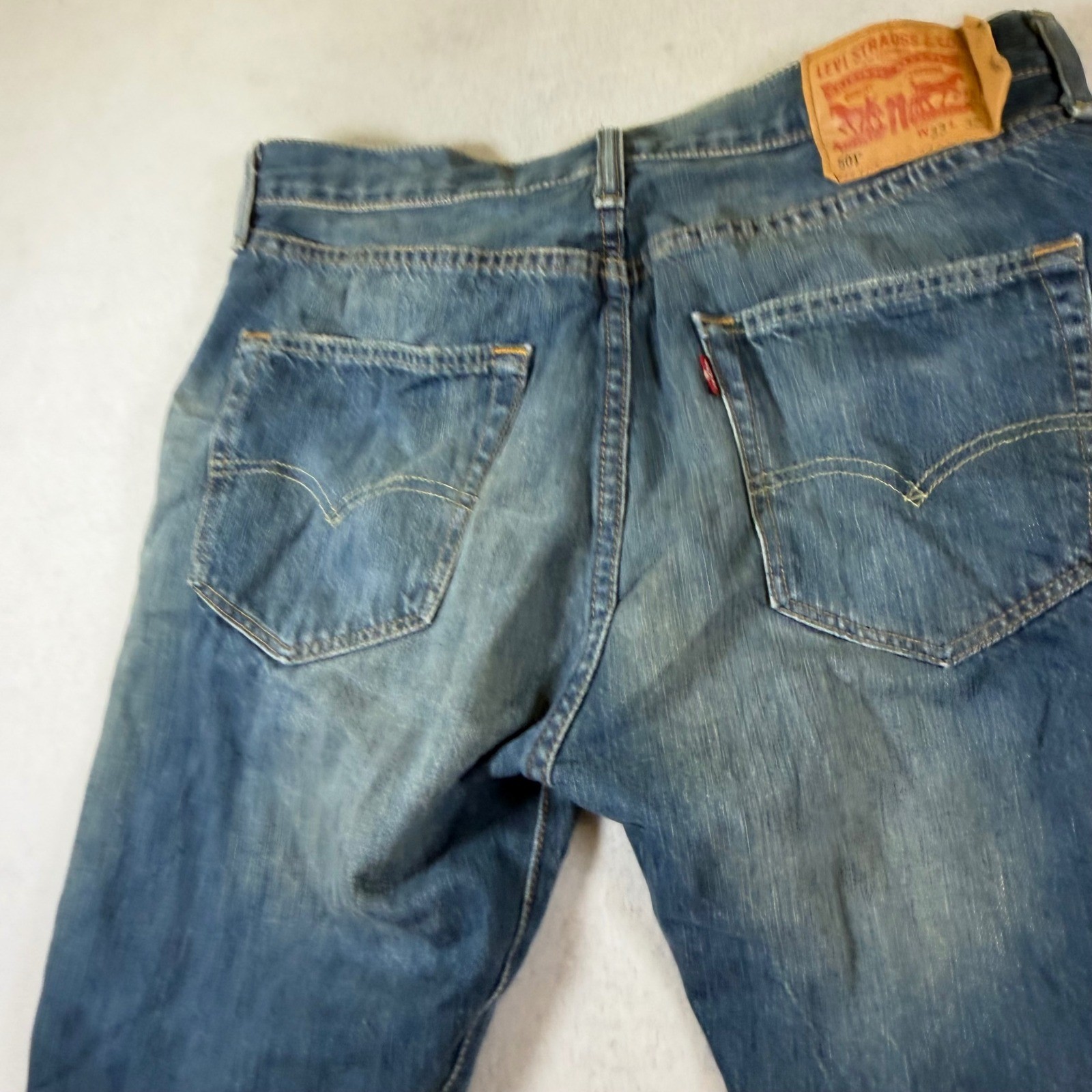Levis 501 Original Fit Jeans Mens 33 Medium Wash Blue Button Fly Straight Leg