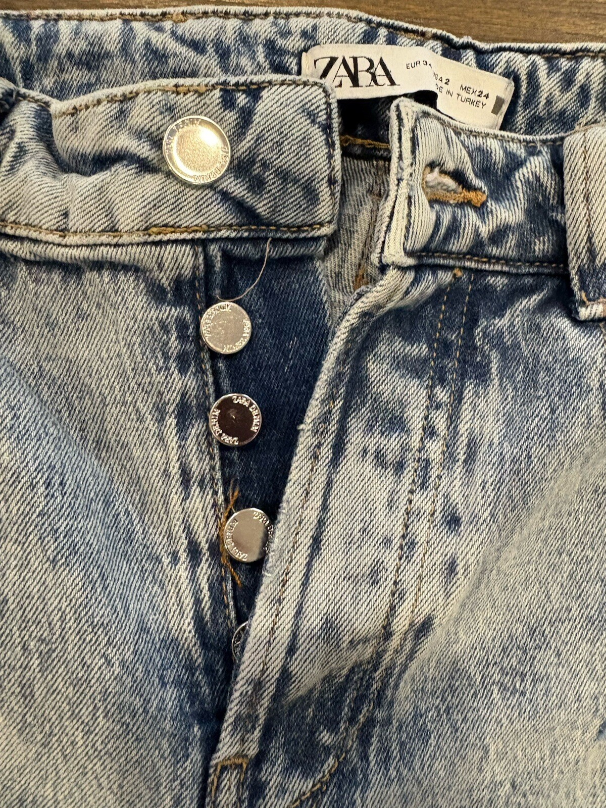 Zara Raw Hem Women’s Sz 2 Light Wash Blue Denim Button Down Jean
