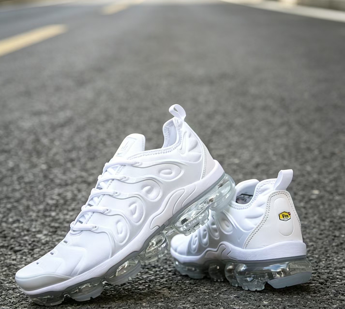 Nike Air Vapormax plus Triple Platinum 924453-100 Men’s Retro Running –