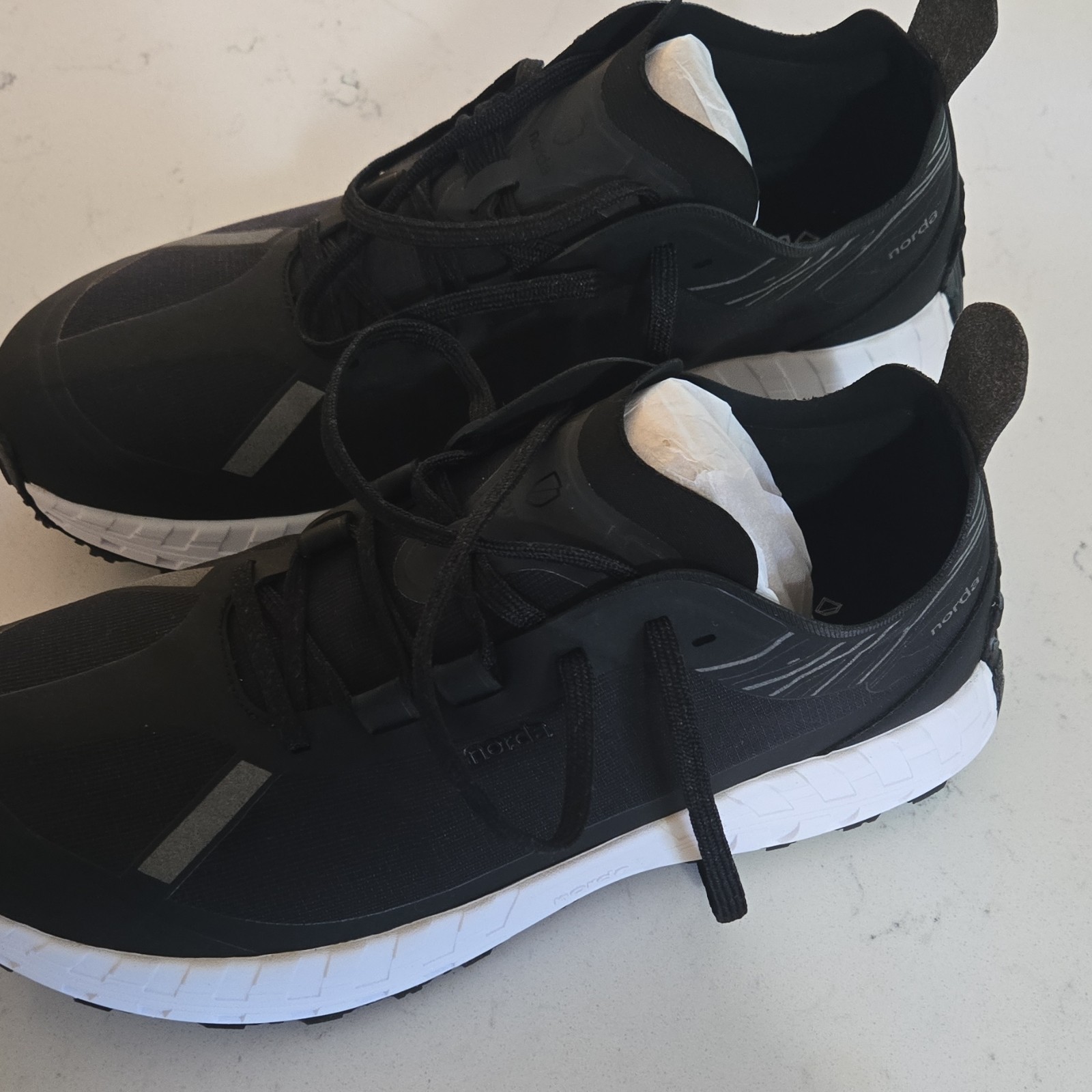 norda 001a Men’s Athletic Sneaker Black/White Dyneema Lace-Up Low Top