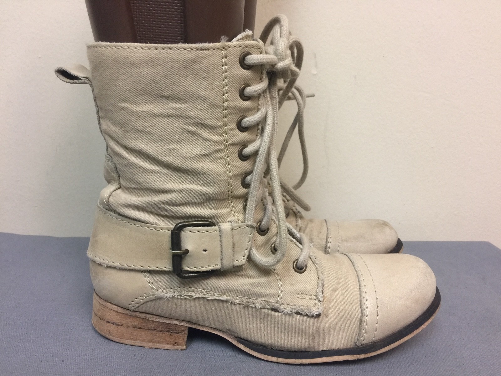 Women textile/man made material ankle combat beige zipper/lace boots size US 6