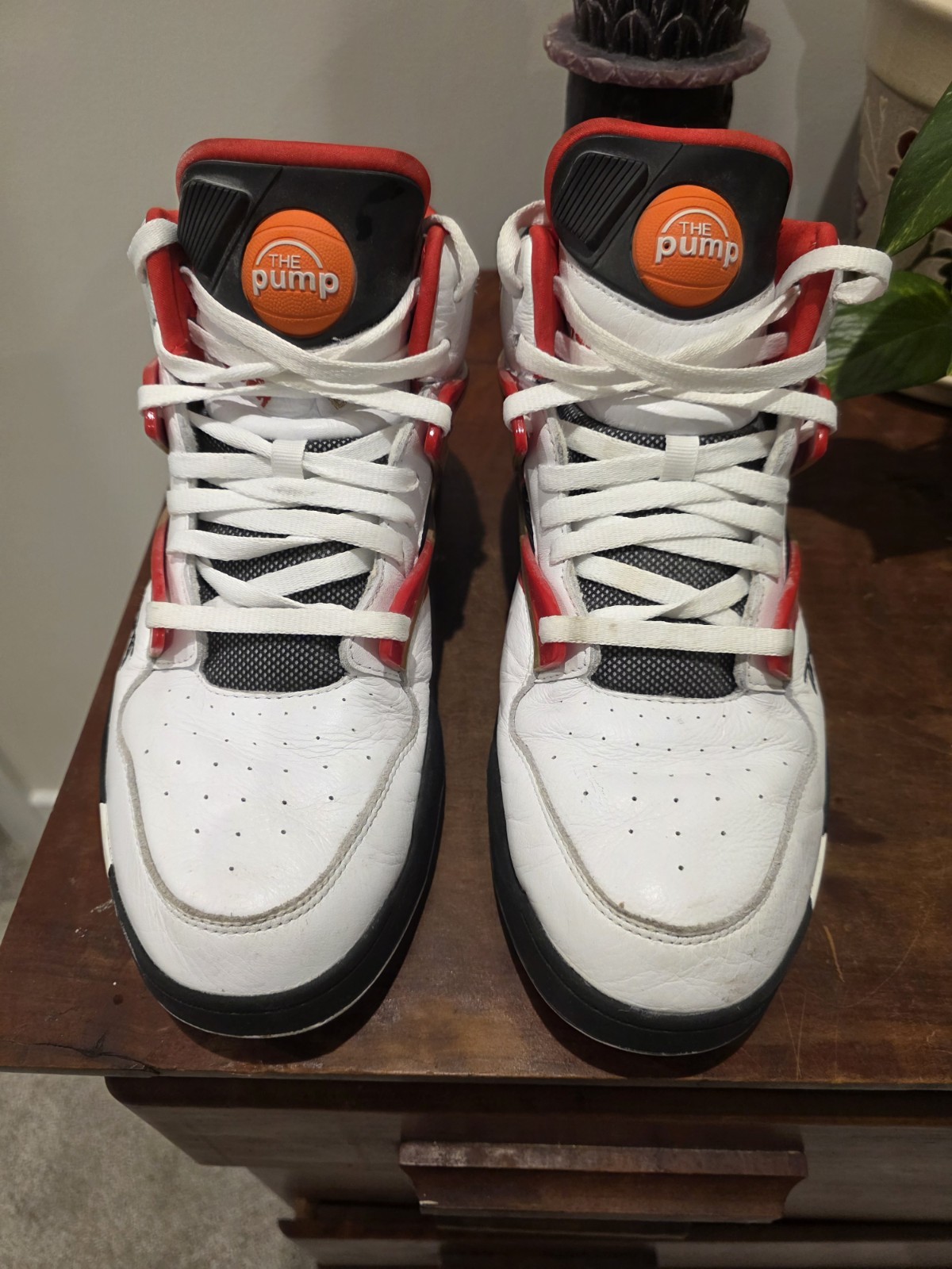 Reebok Pump Omni Zone 2 White Red Size 11 Men’s Sneakers Basketball Shoes