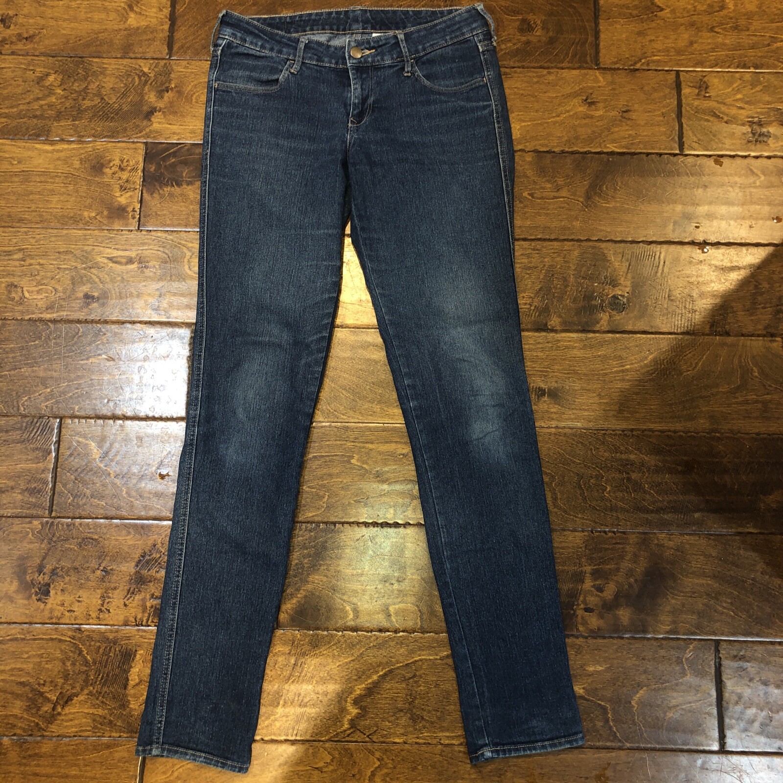 H&M Skinny Low Waist Women’s Measures 30 X 30 (Tag Reads 28 X 32) Denim Jeans ￼