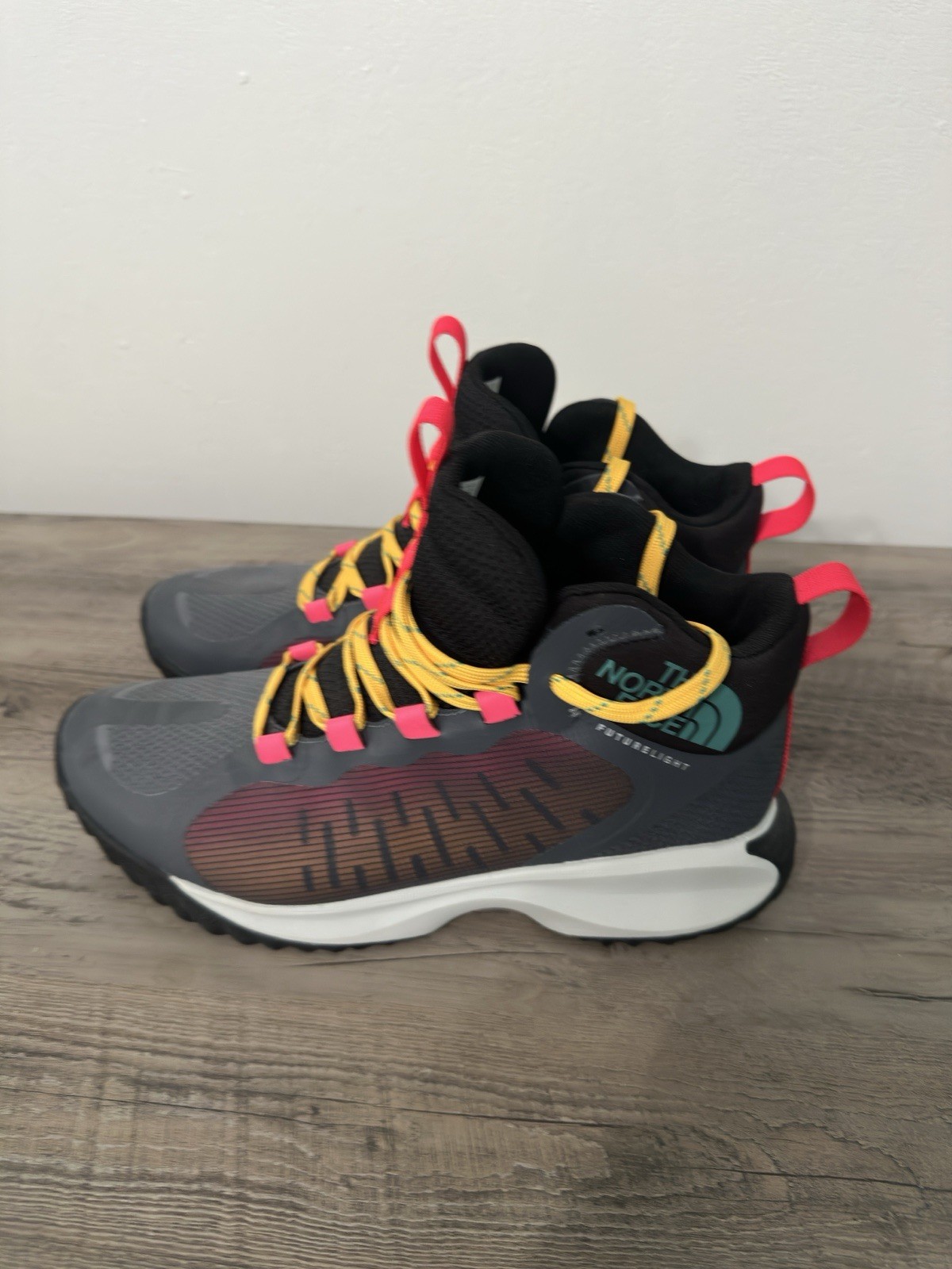 The North Face Men’s 8.5 Mid-Top Sneakers/Hiking Boots Gray/Black Multi NF0A5JCQ