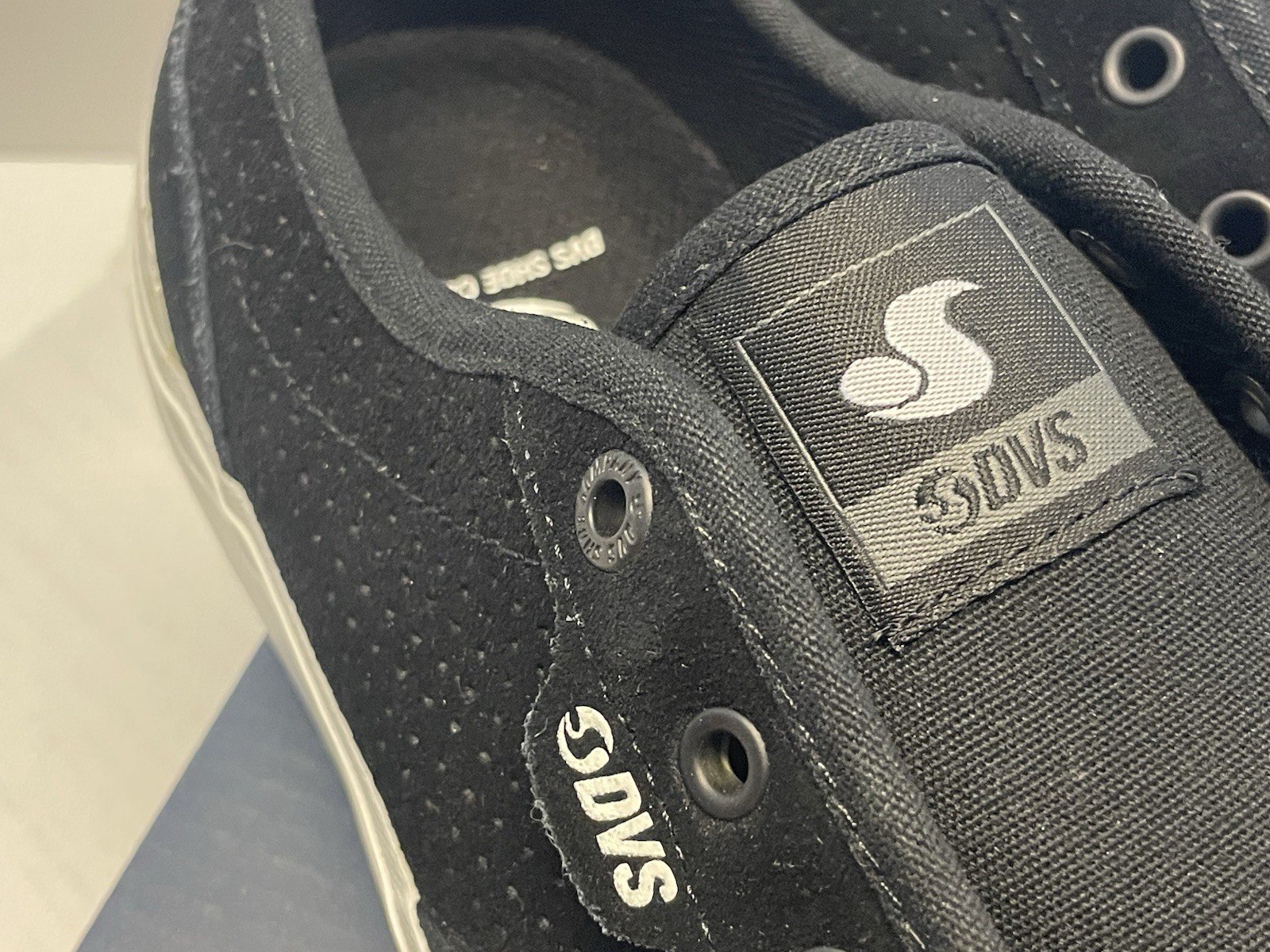 New! DVS CEDAR Skate Shoes Black White Suede Woman’s Sz US 9.5 Or Men’s 7.5! Rad