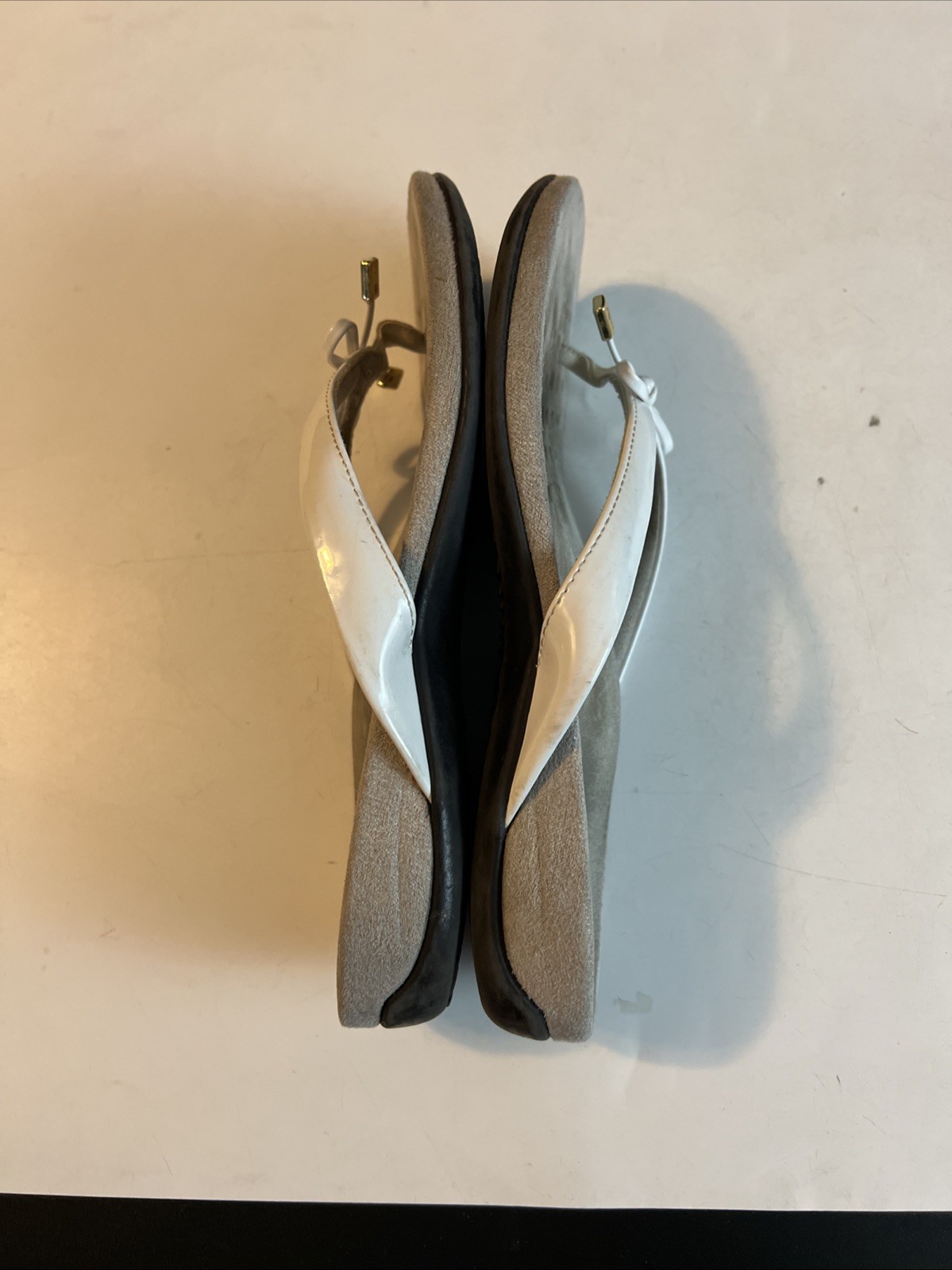 Vionic Bella II White Patent Bow Orthotic Sandals Flip Flops Women’s Size 7.5