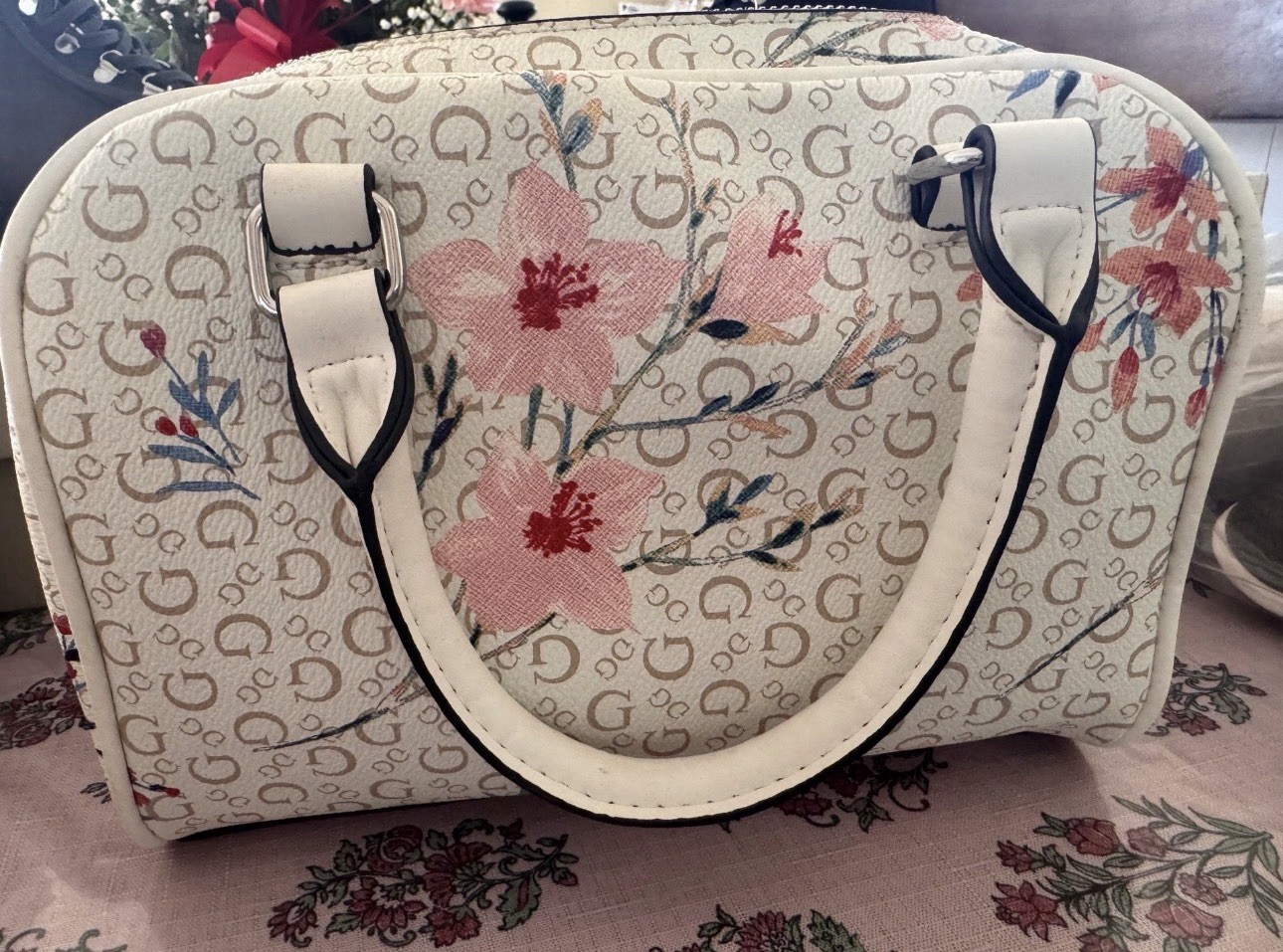GUESS Small Floral Satchel Top Handle Bag Zip Closure Strap Inner Pockets