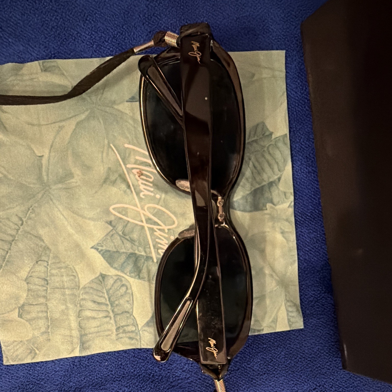 Maui Jim Men’s Wrap Polarized Sunglasses Black Frame/Gray Lens w/ Case & Cloth