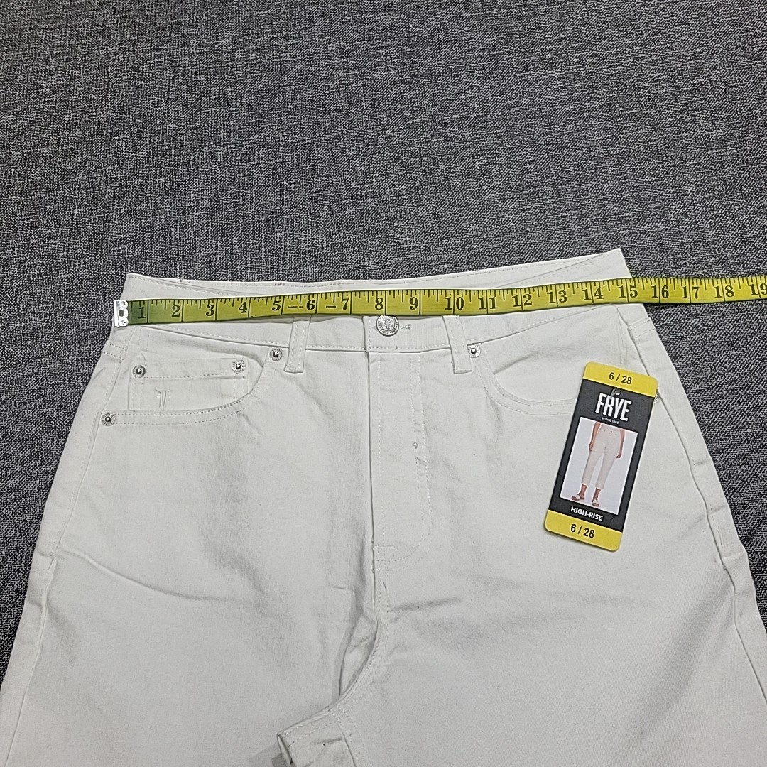 Frye Women’s Button Zip Fly High Rise Jeans with Pockets Size 6/28 Off White