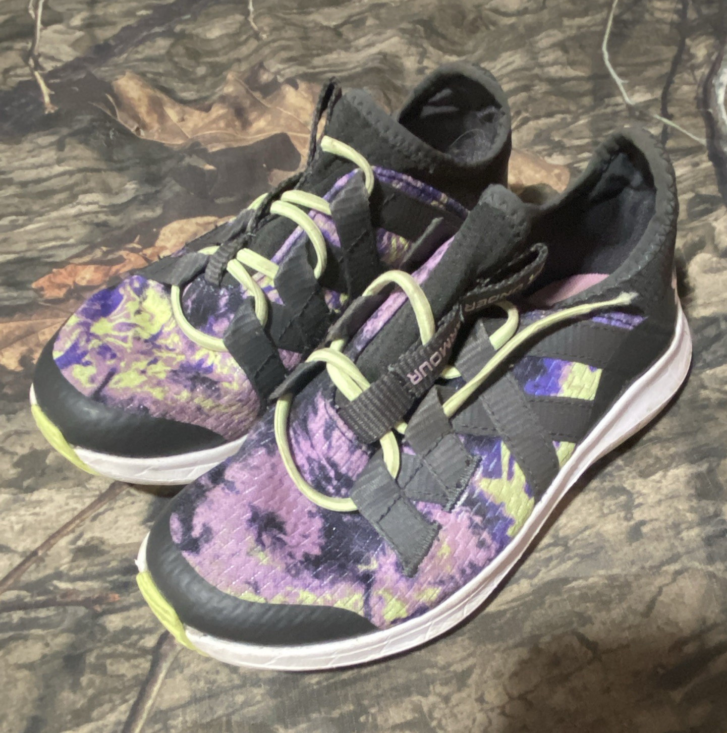 Under Armour Unisex Kids Low Top Lace-Up Sneakers Purple/Black/Green 11