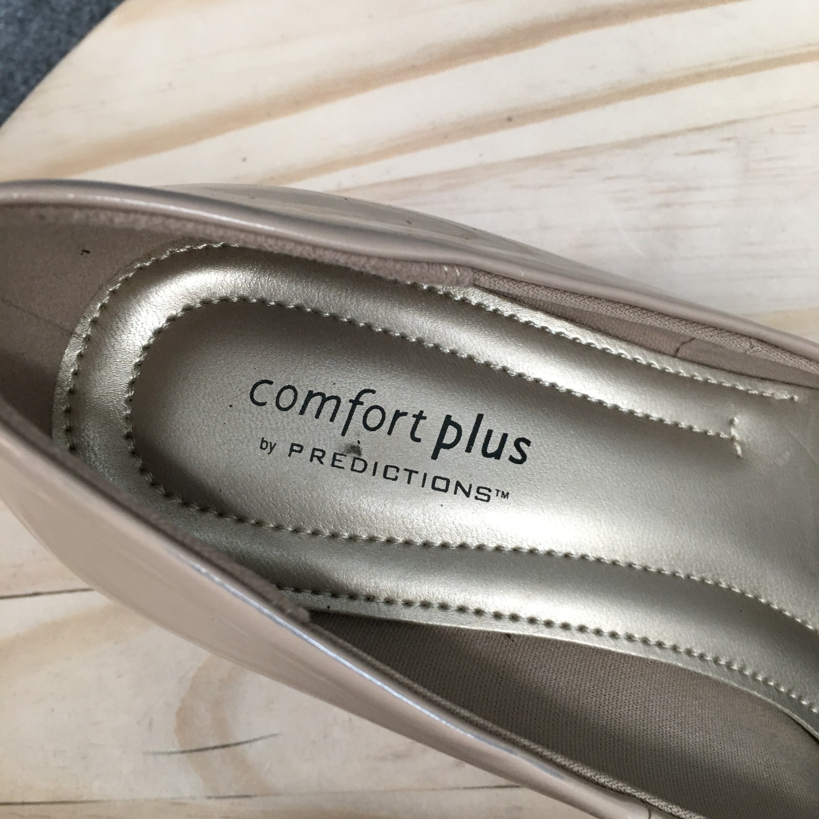 Comfort Plus by Predictions Heels Womens 9.5 Pumps Beige Patent Leather Casual
