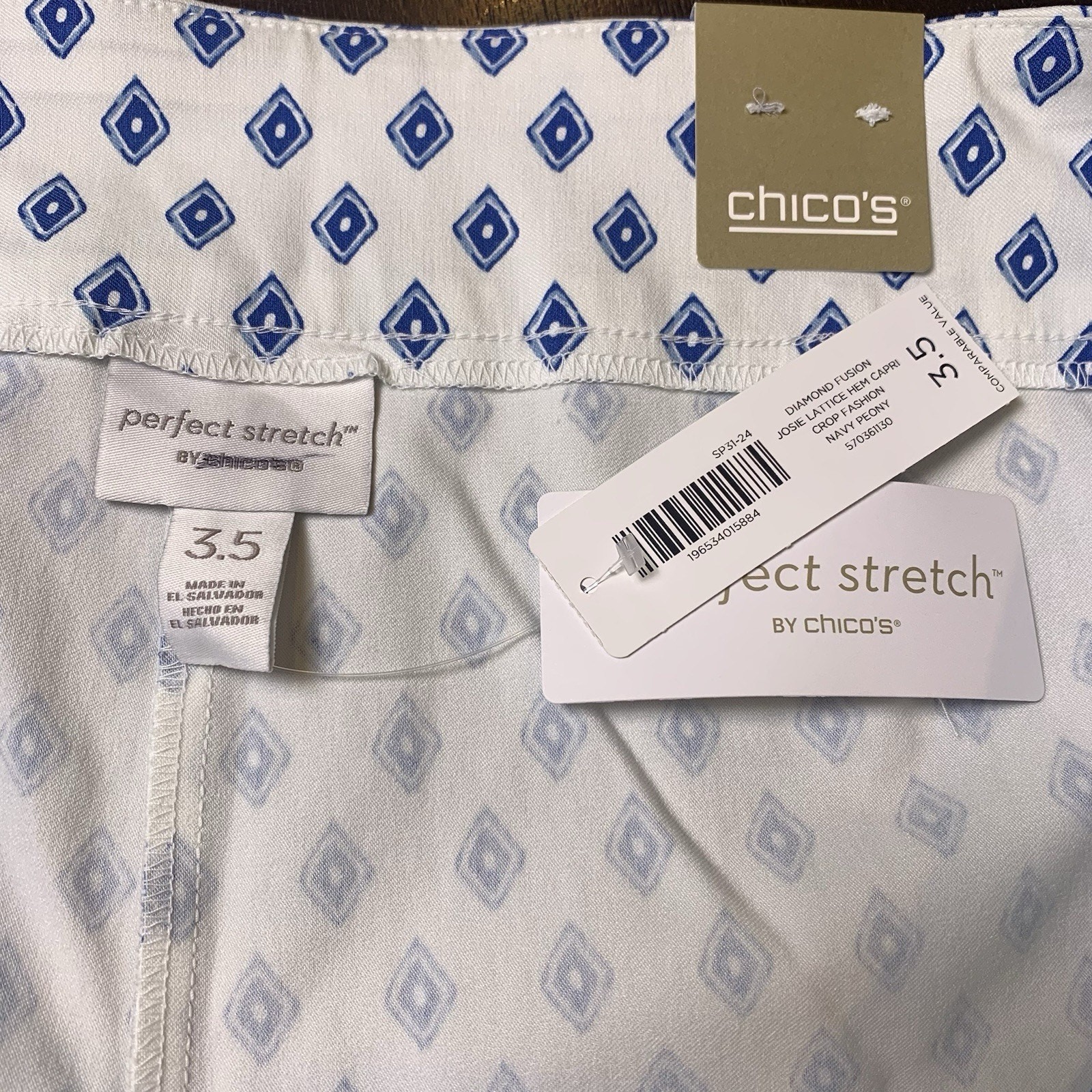 Chico’s Capri NWT Size 3.5 (18) Josie Stretch Capri Diamond Fusion Navy Peony