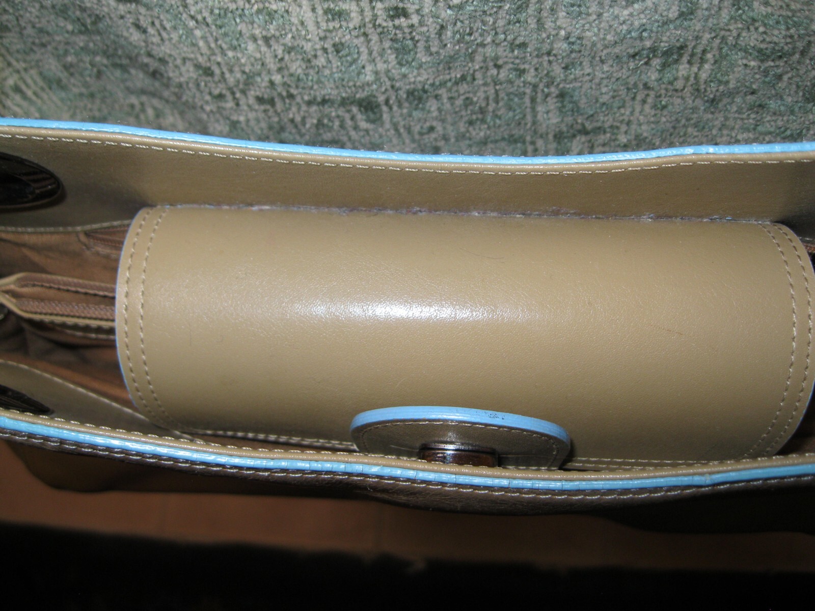 ANNE KLEIN TAN LEATHER HANDBAG, NEW, W/ 2 ZIPPERED POCKETS & LT. BLUE TRIM